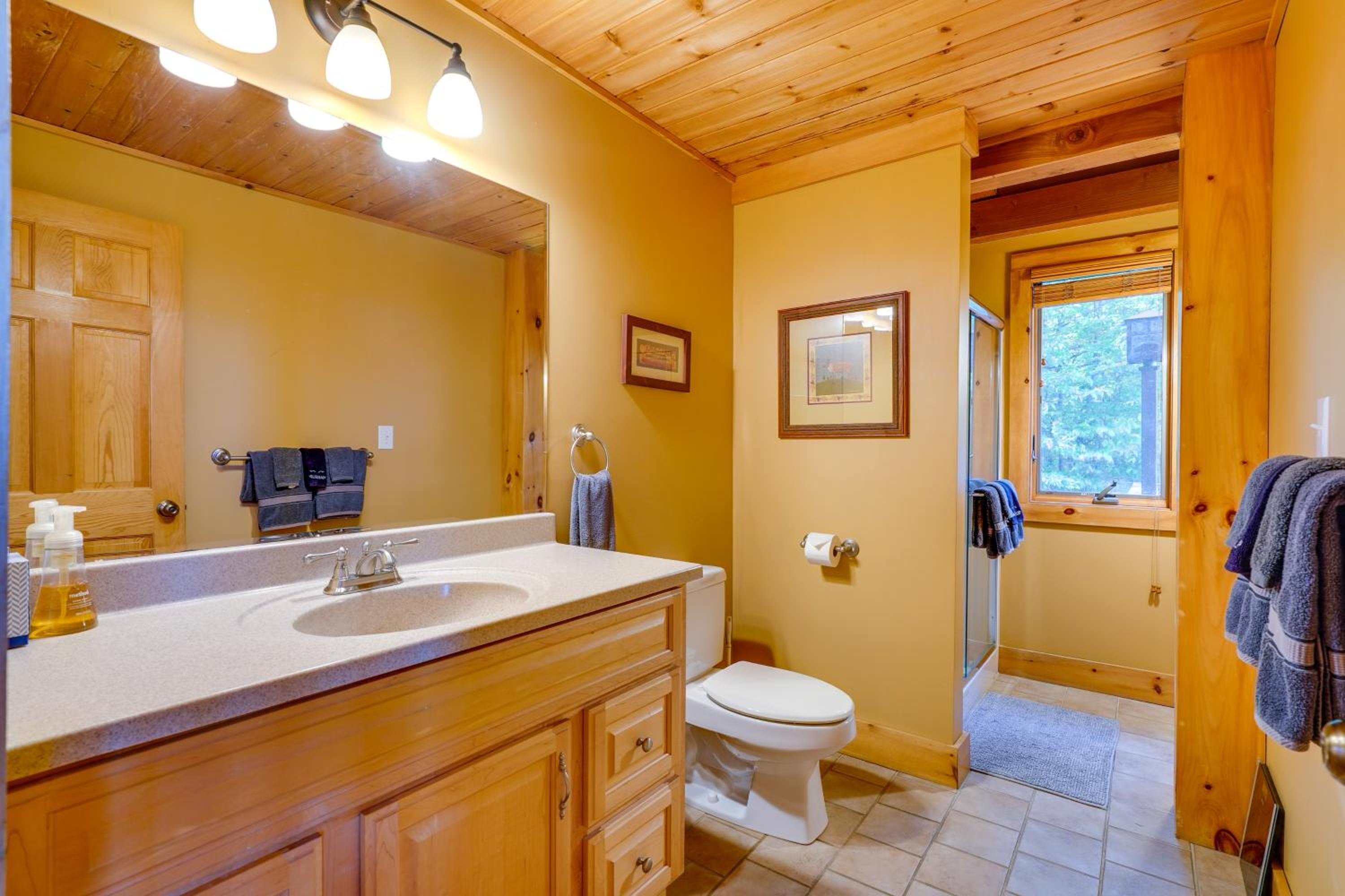 4 Mi to Stratton! Group Getaway with Deck and Views