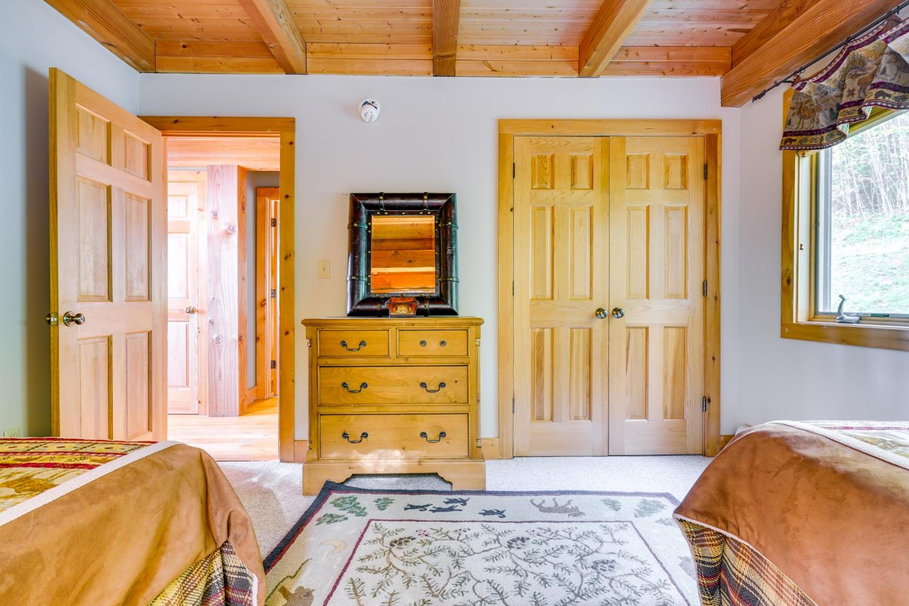 4 Mi to Stratton! Group Getaway with Deck and Views