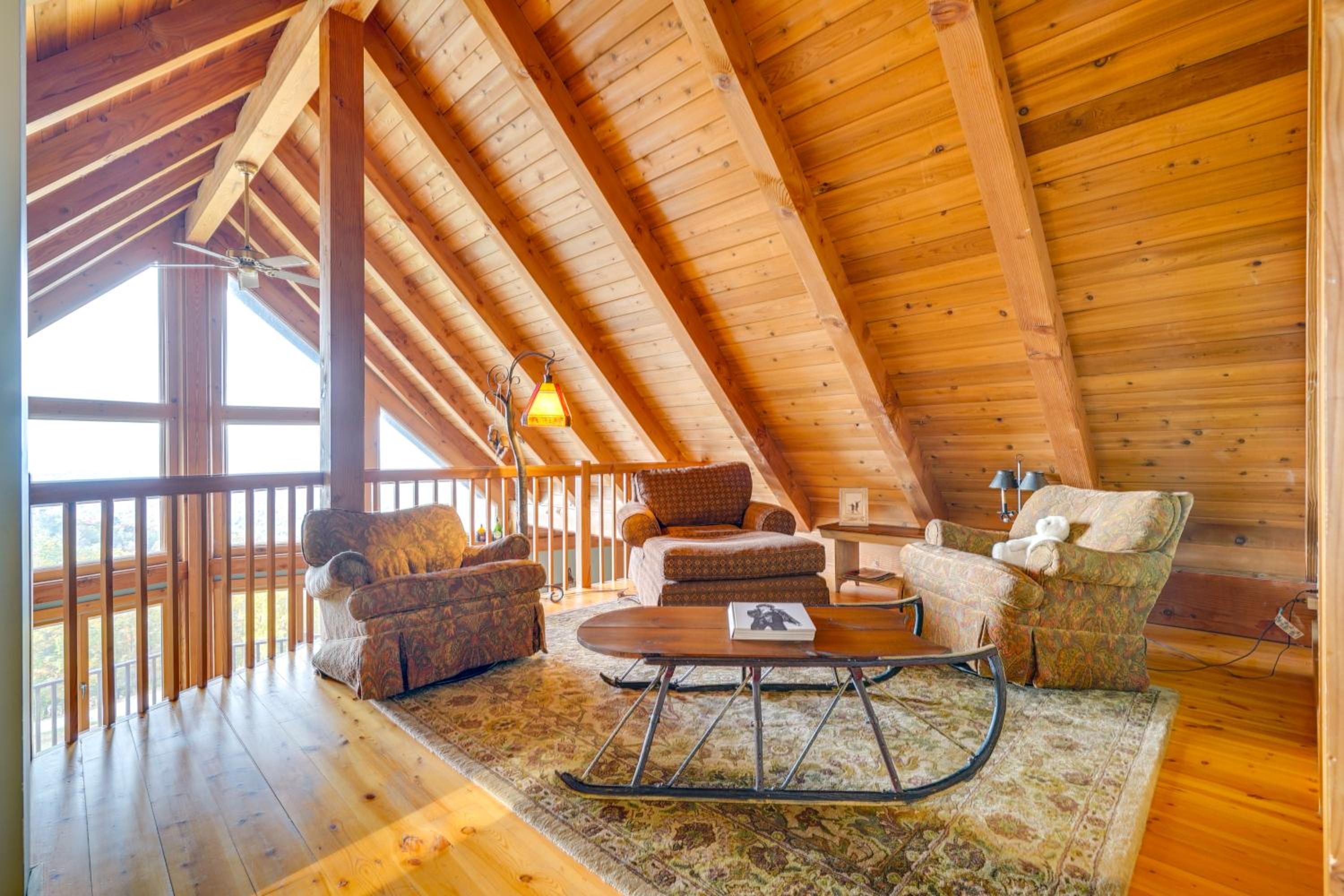 4 Mi to Stratton! Group Getaway with Deck and Views