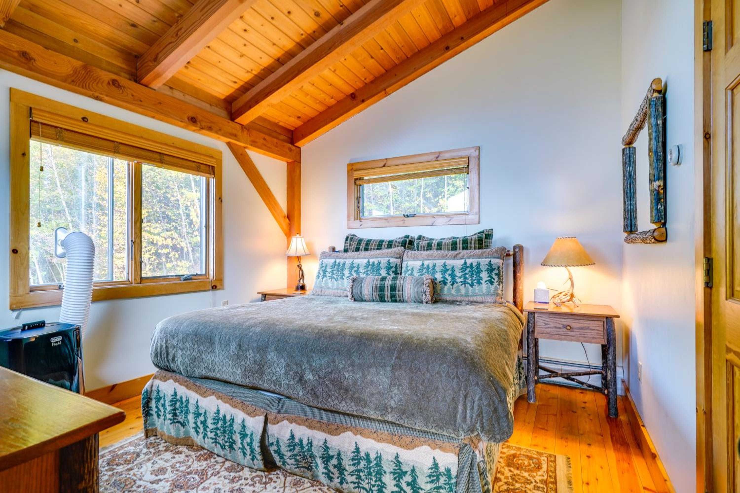 4 Mi to Stratton! Group Getaway with Deck and Views