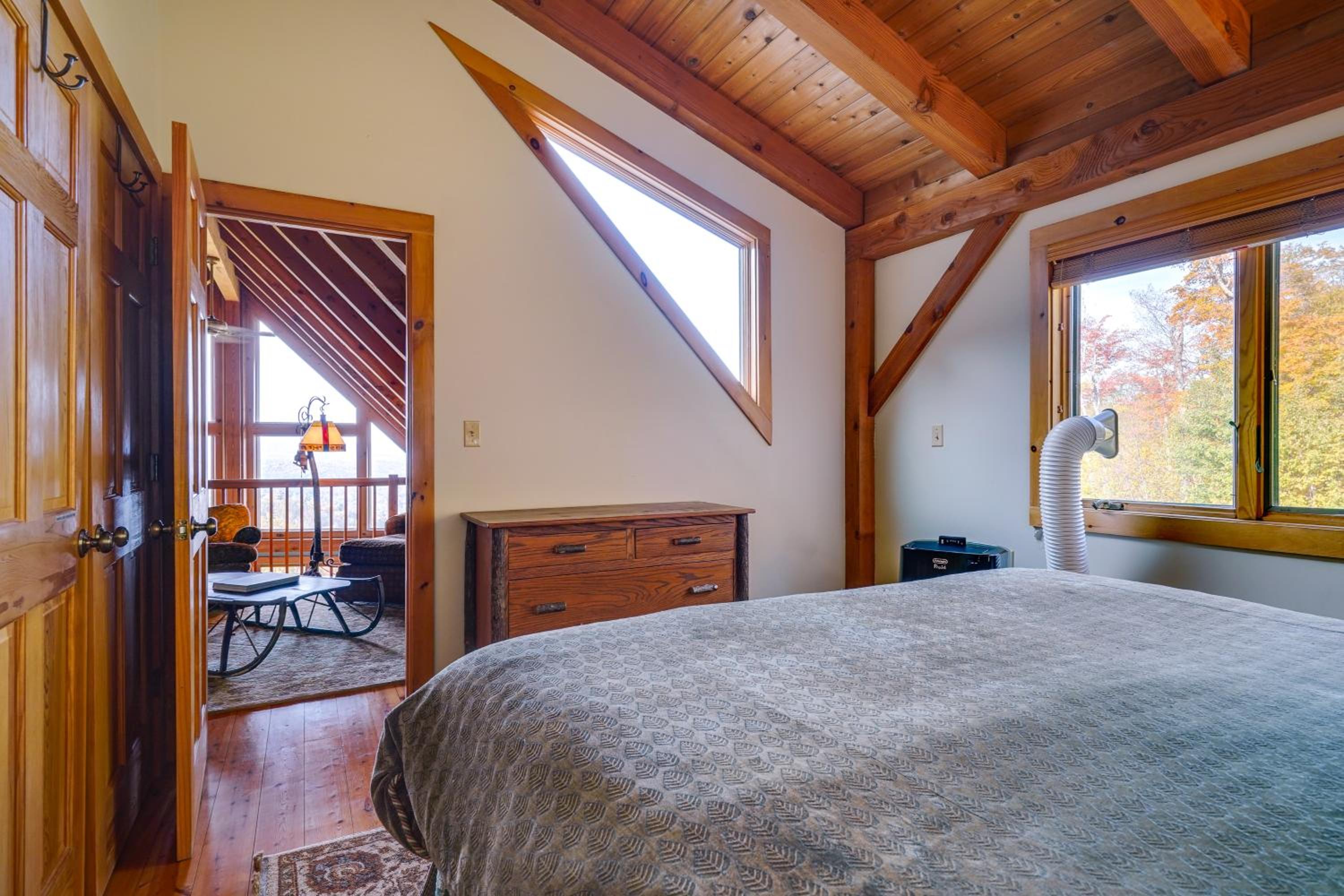 4 Mi to Stratton! Group Getaway with Deck and Views