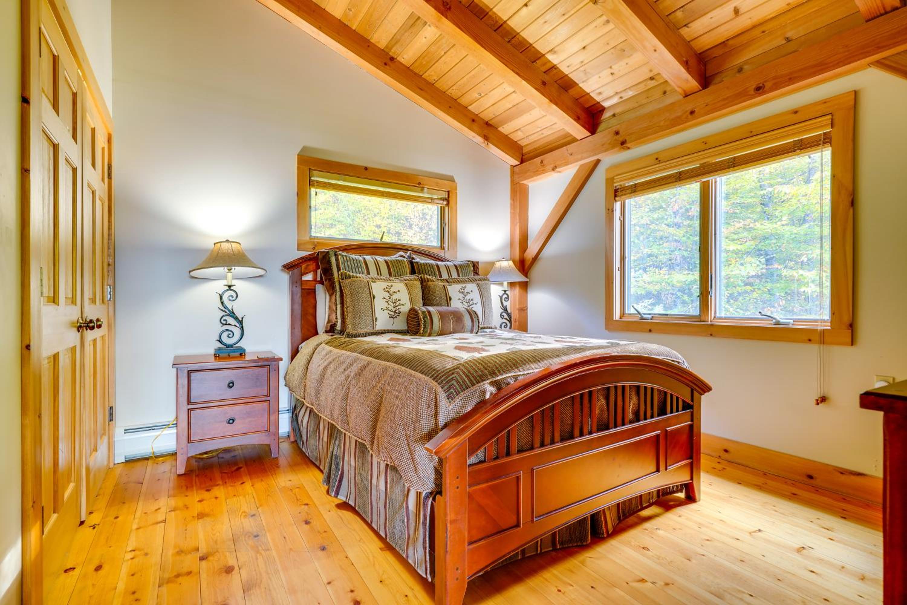 4 Mi to Stratton! Group Getaway with Deck and Views
