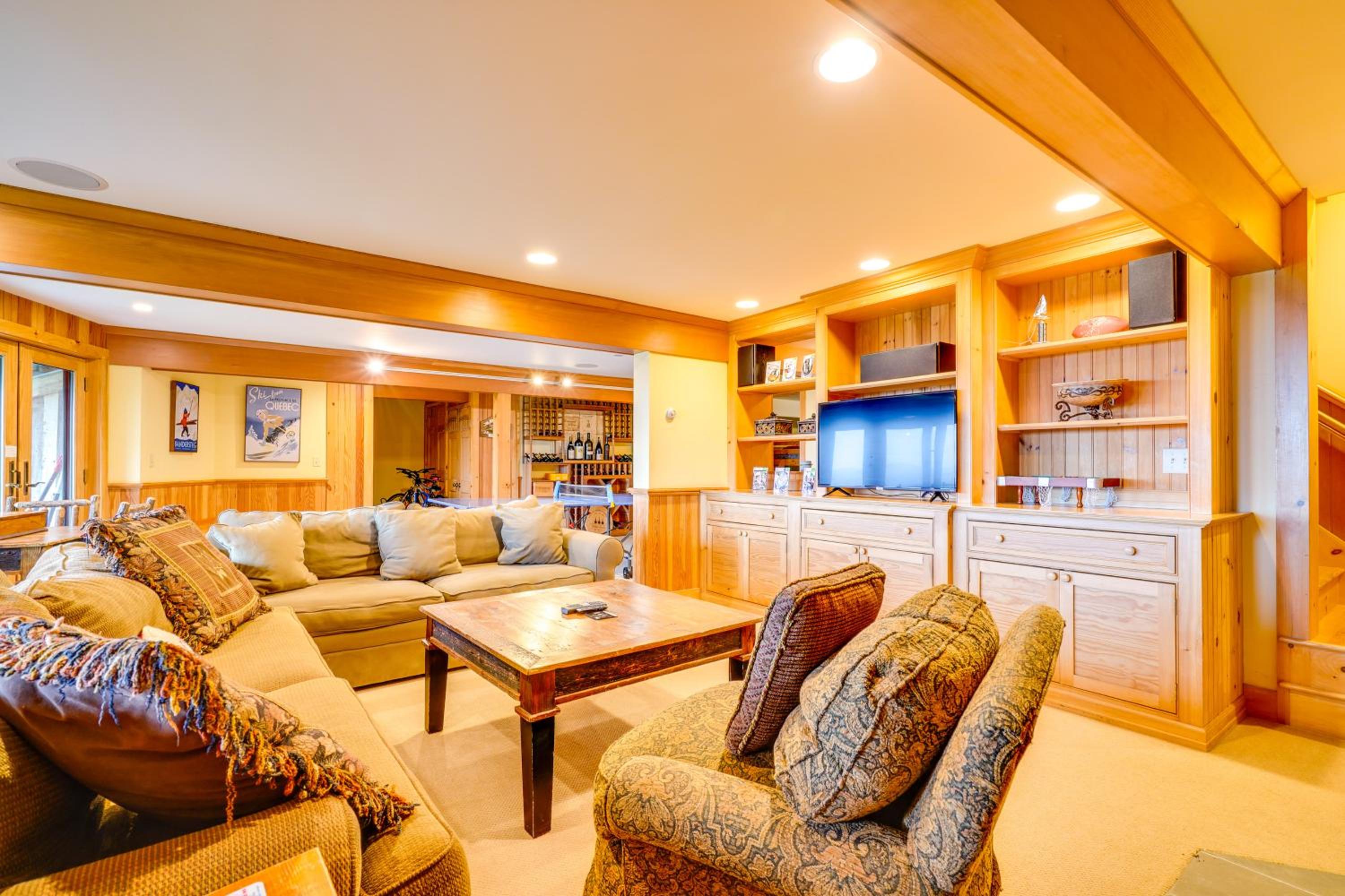 4 Mi to Stratton! Group Getaway with Deck and Views