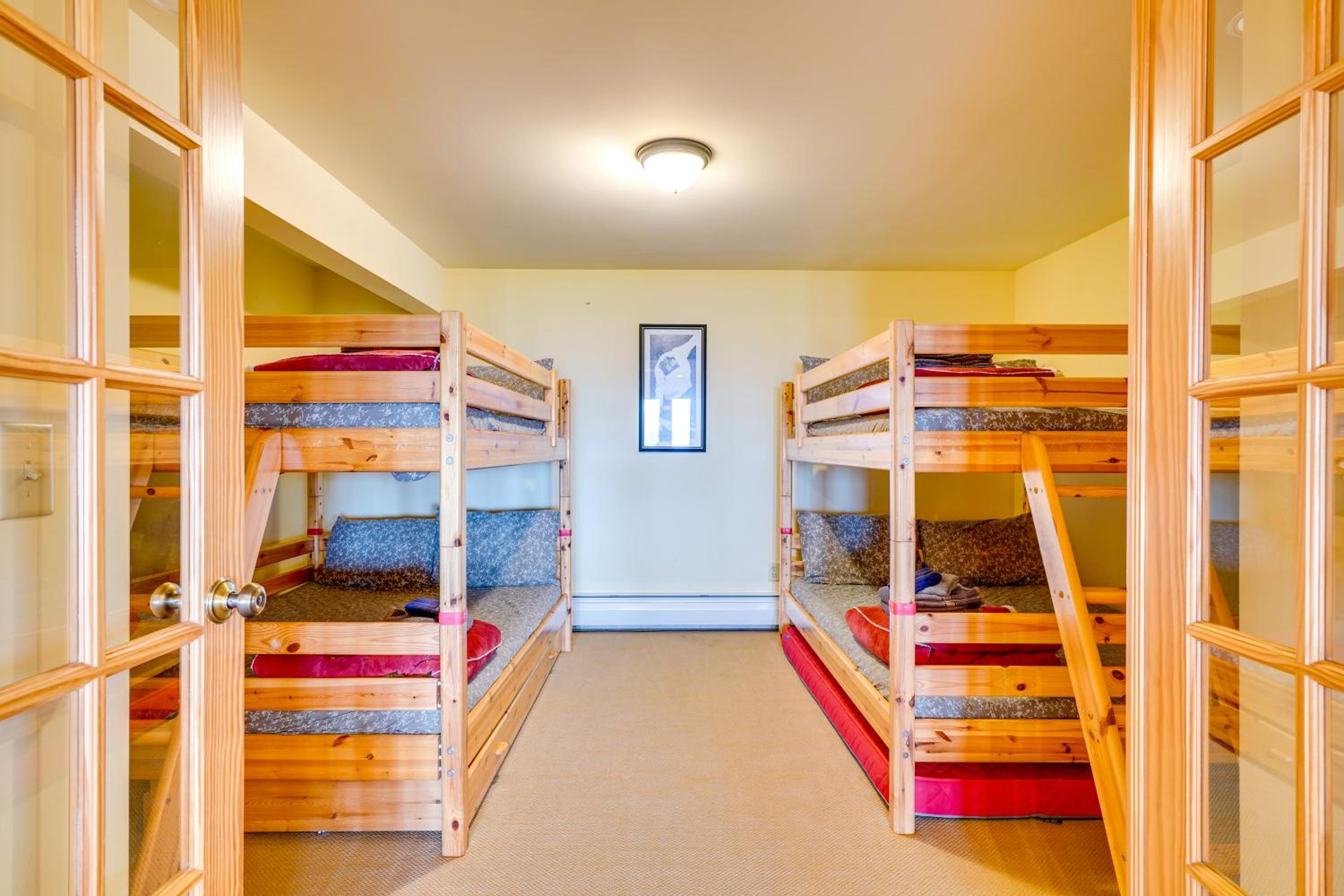 4 Mi to Stratton! Group Getaway with Deck and Views