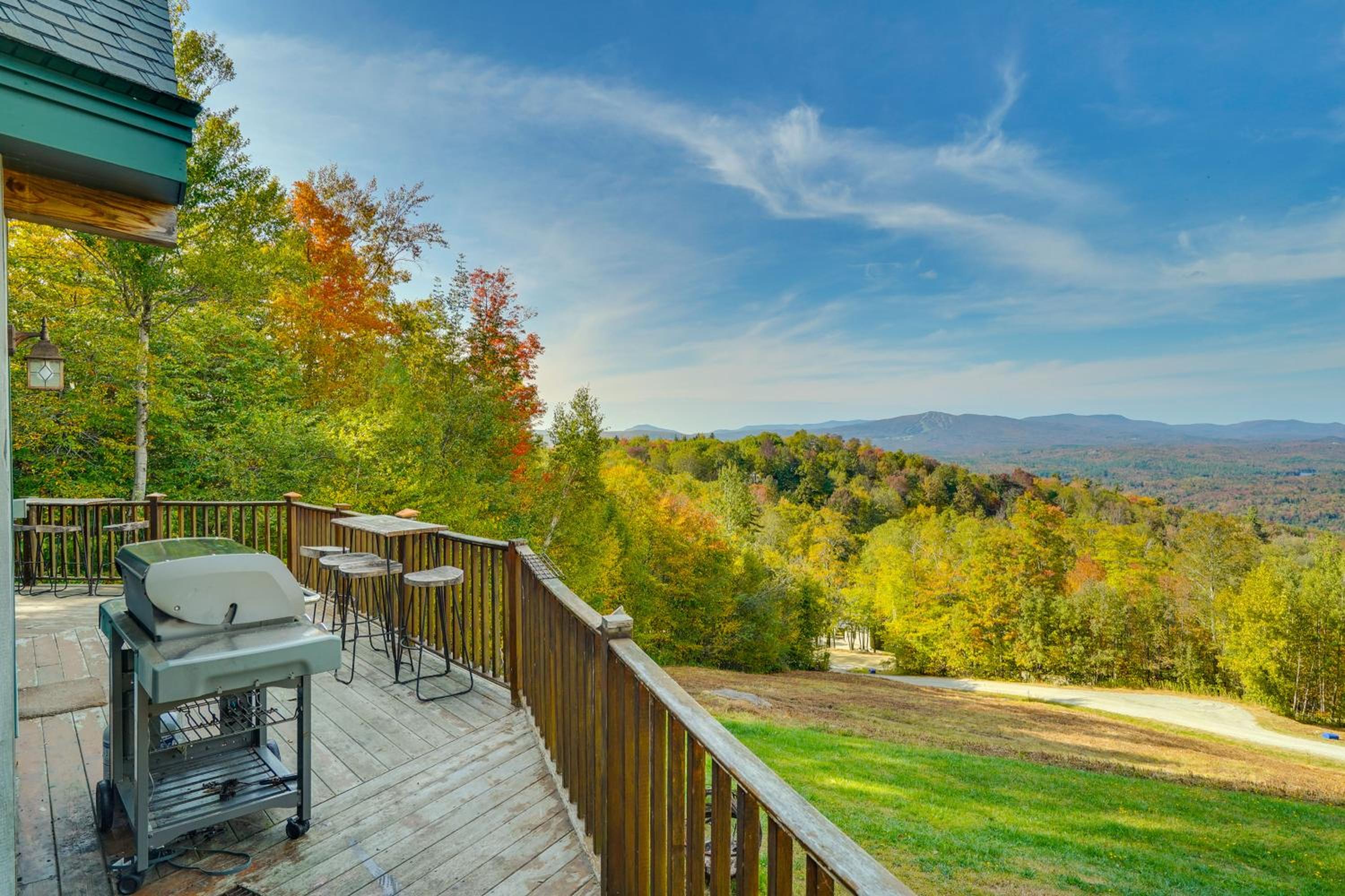 4 Mi to Stratton! Group Getaway with Deck and Views