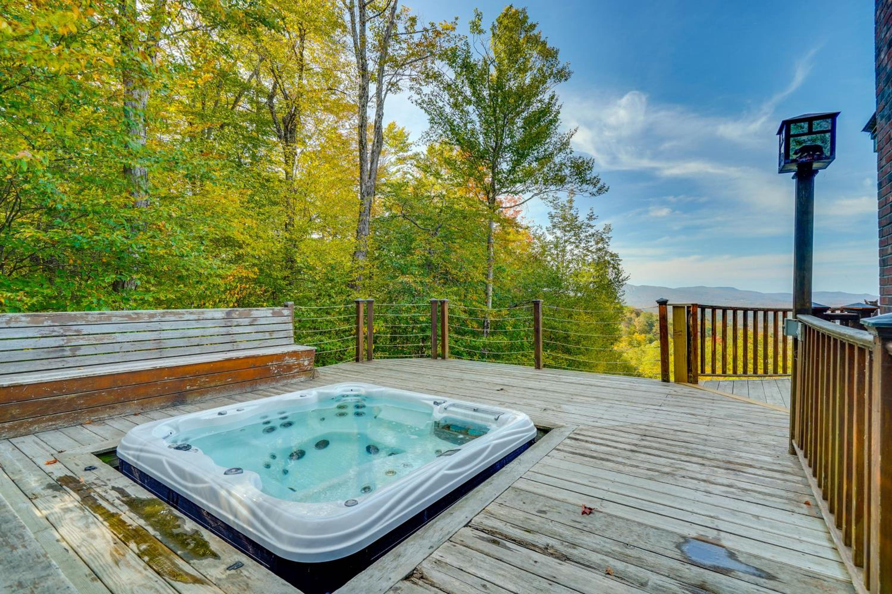 4 Mi to Stratton! Group Getaway with Deck and Views