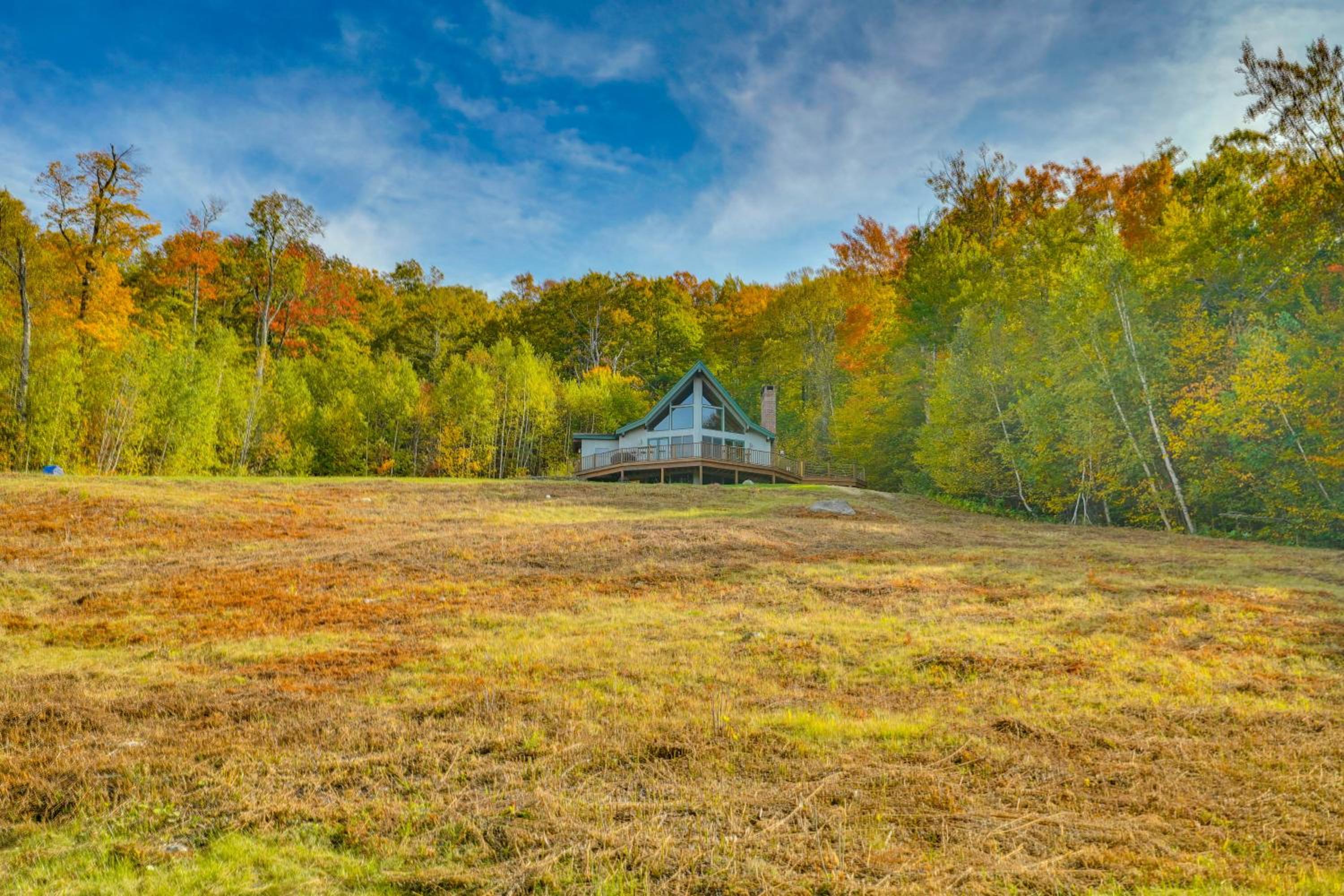 4 Mi to Stratton! Group Getaway with Deck and Views