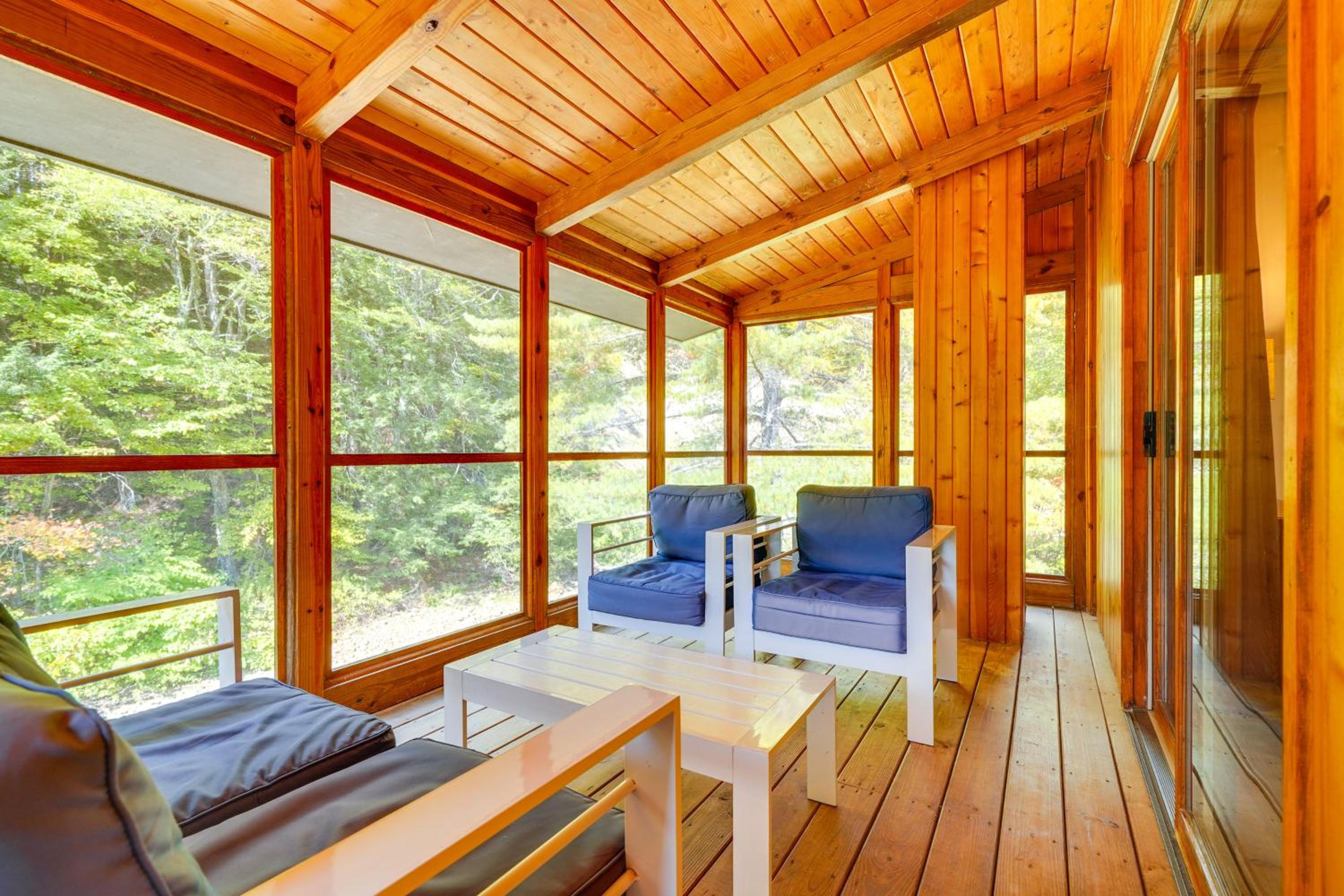 Luxe 5,000 Sq Ft Retreat 5 Mi to Stratton Resort