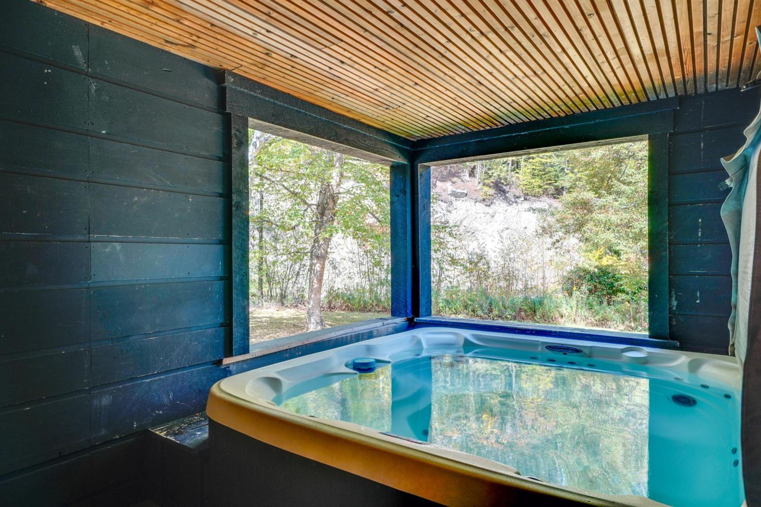 Luxe 5,000 Sq Ft Retreat 5 Mi to Stratton Resort