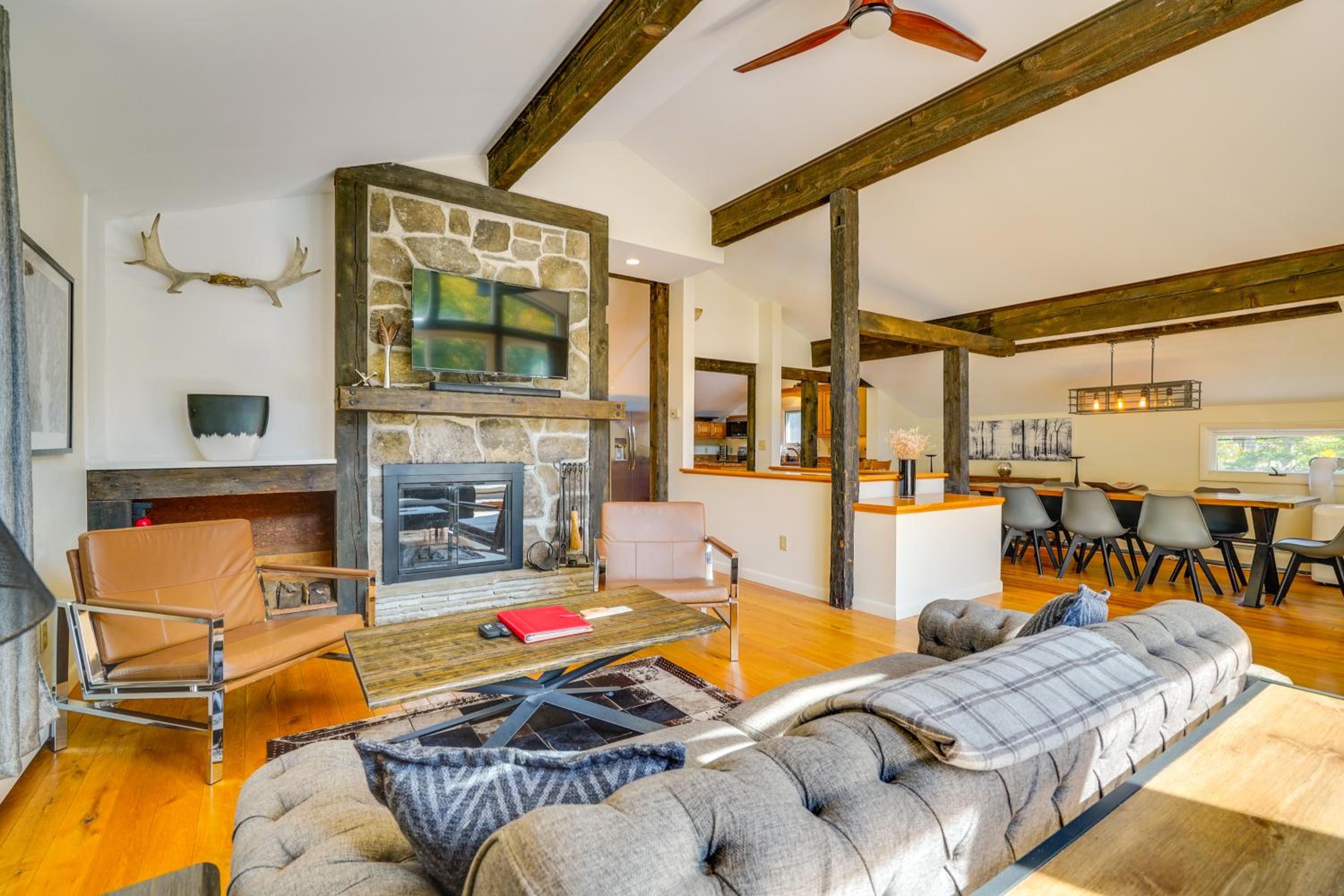 Luxe 5,000 Sq Ft Retreat 5 Mi to Stratton Resort