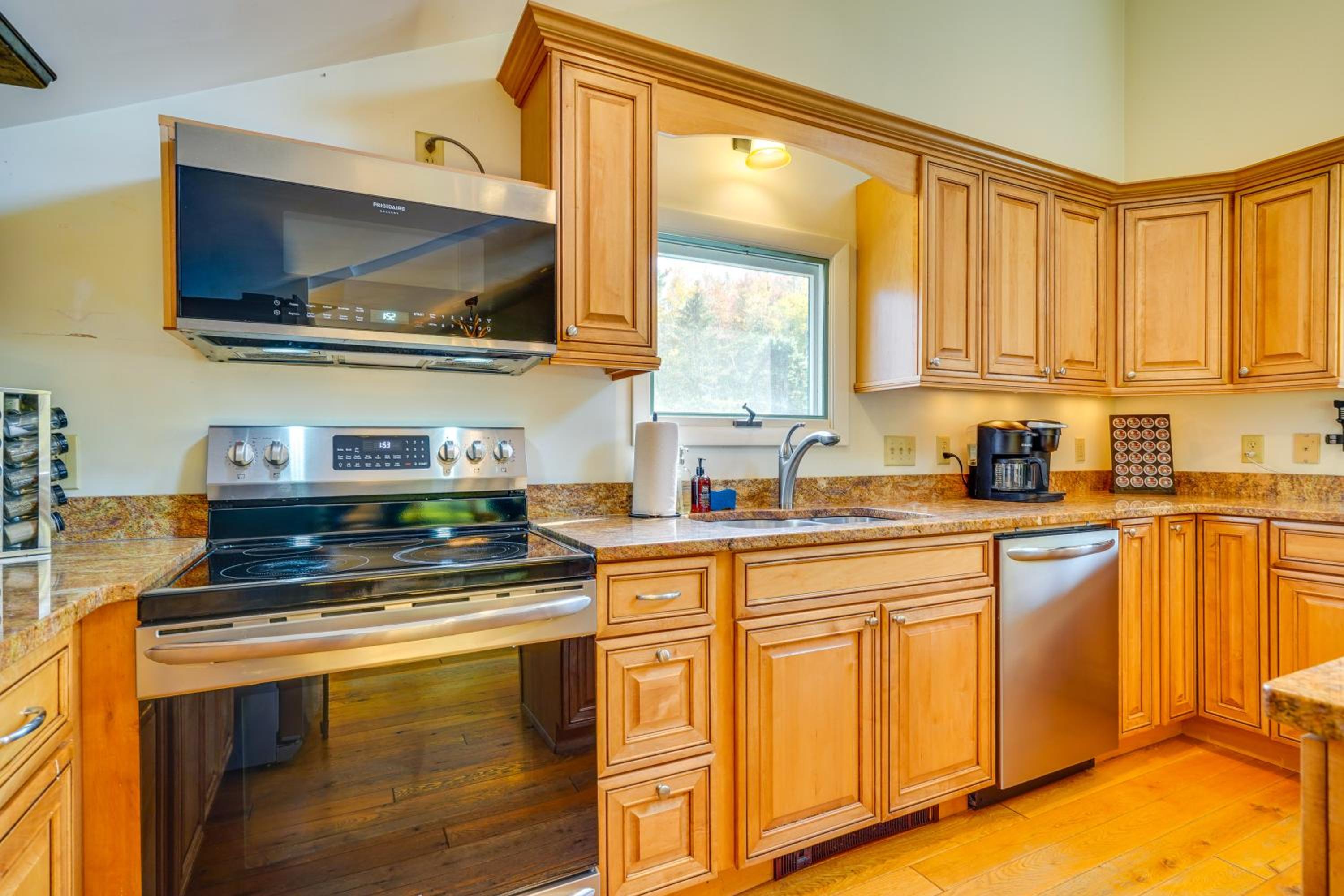 Luxe 5,000 Sq Ft Retreat 5 Mi to Stratton Resort