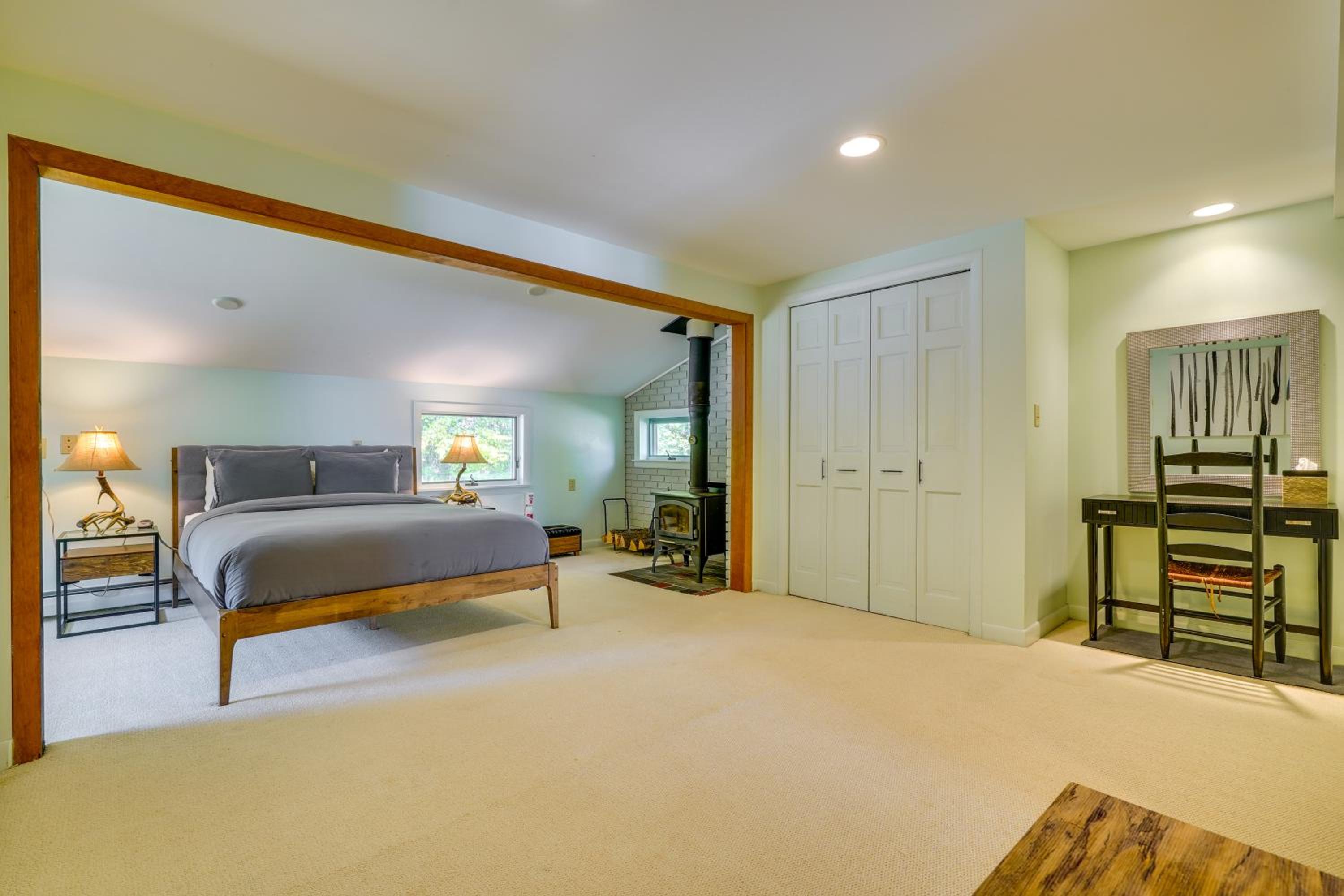 Luxe 5,000 Sq Ft Retreat 5 Mi to Stratton Resort