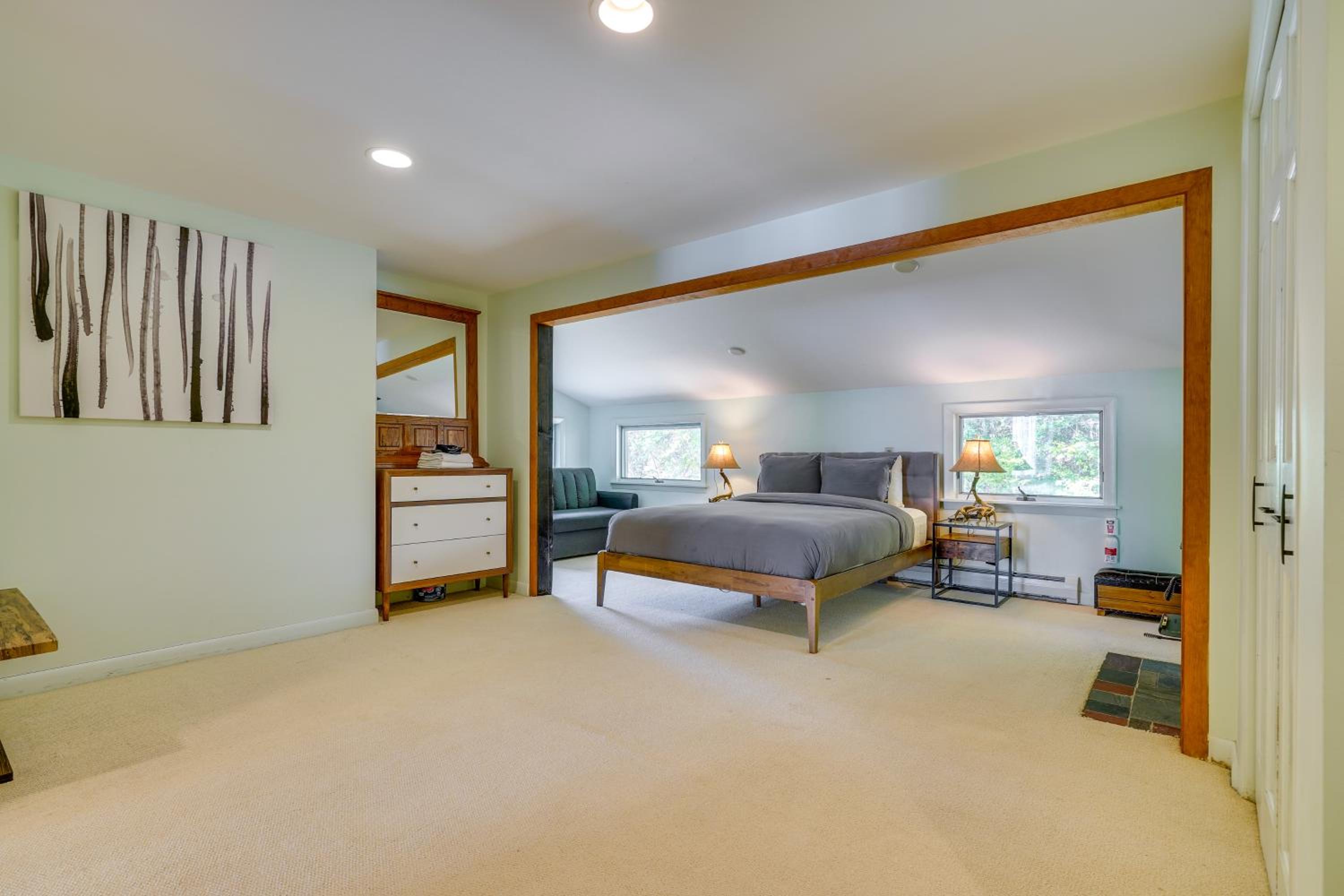 Luxe 5,000 Sq Ft Retreat 5 Mi to Stratton Resort