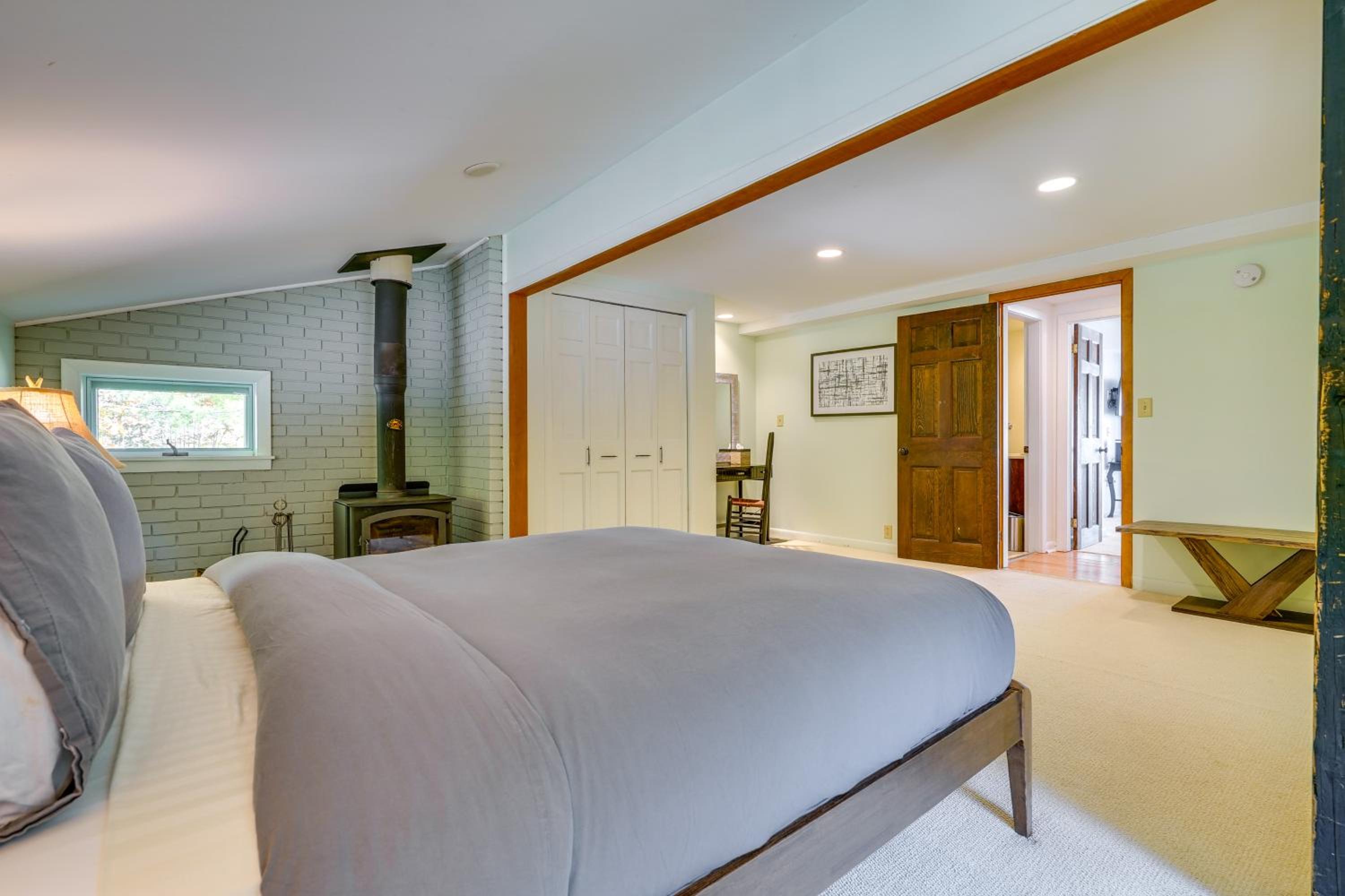 Luxe 5,000 Sq Ft Retreat 5 Mi to Stratton Resort