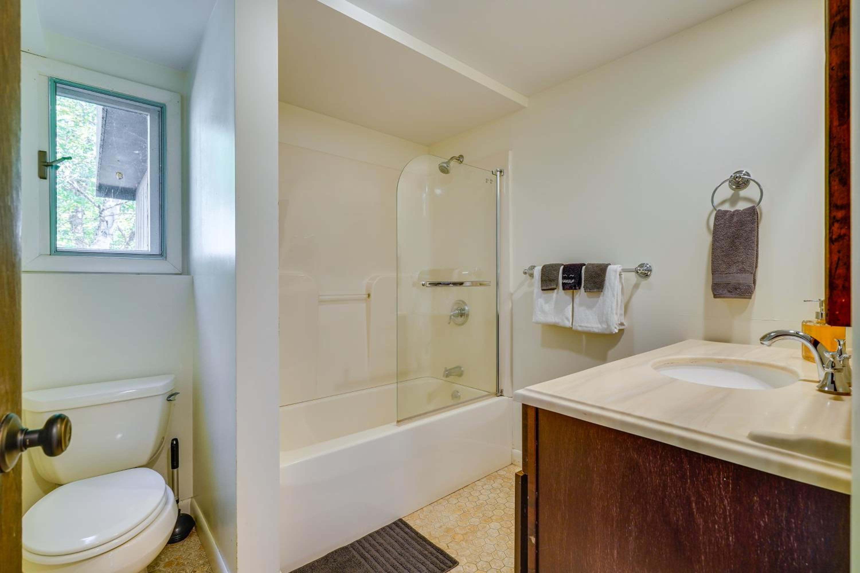Luxe 5,000 Sq Ft Retreat 5 Mi to Stratton Resort