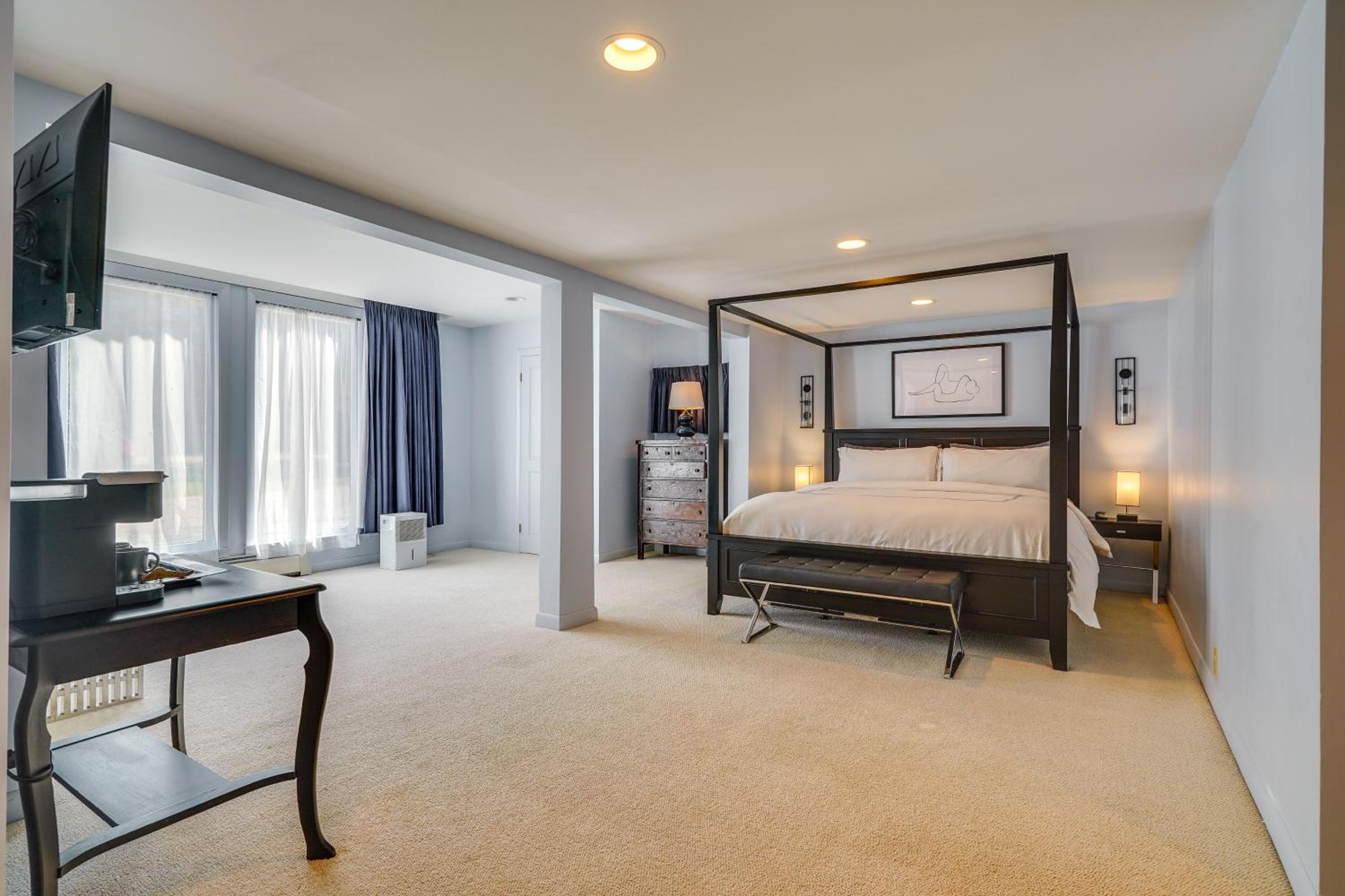 Luxe 5,000 Sq Ft Retreat 5 Mi to Stratton Resort