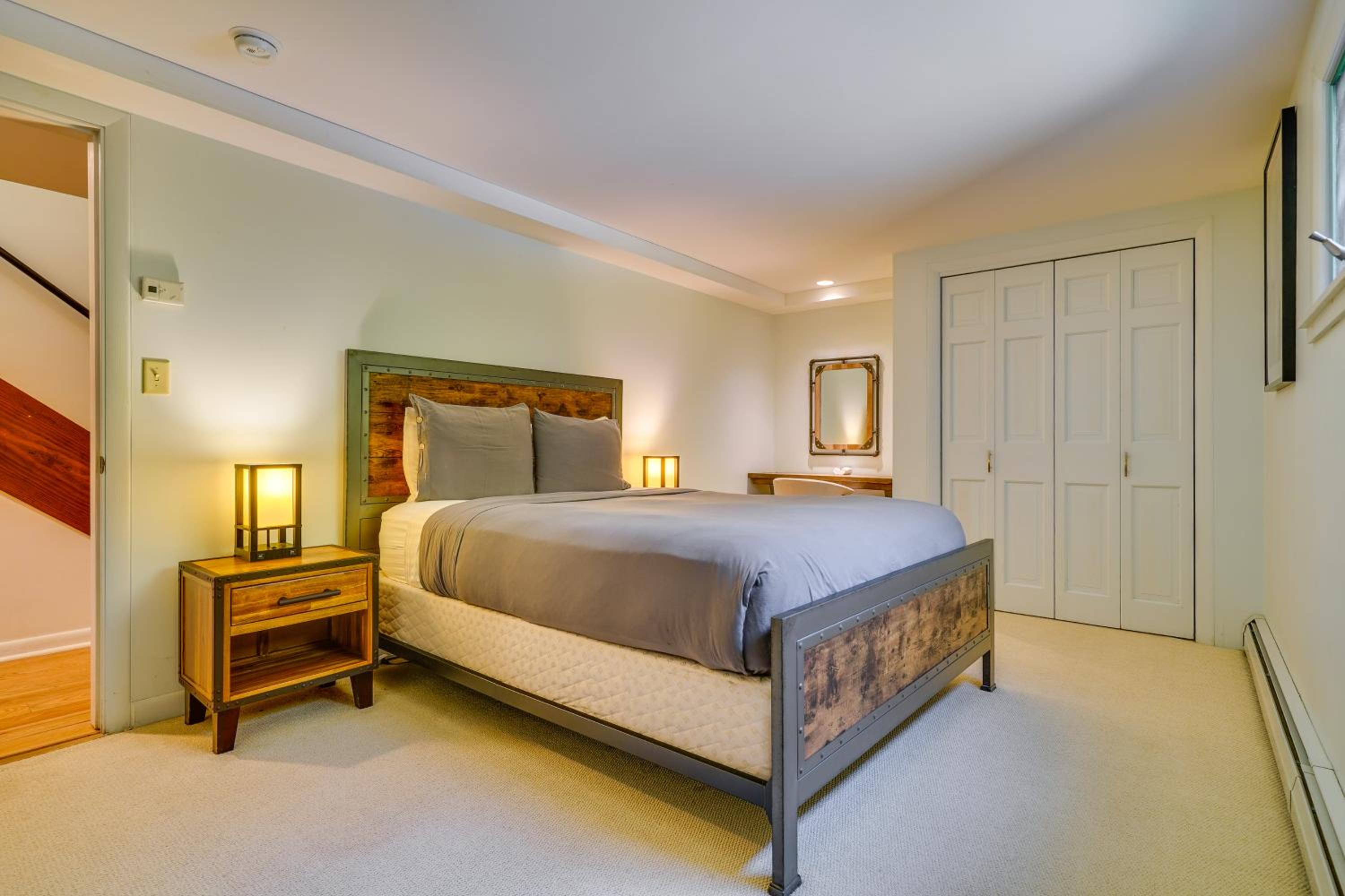 Luxe 5,000 Sq Ft Retreat 5 Mi to Stratton Resort