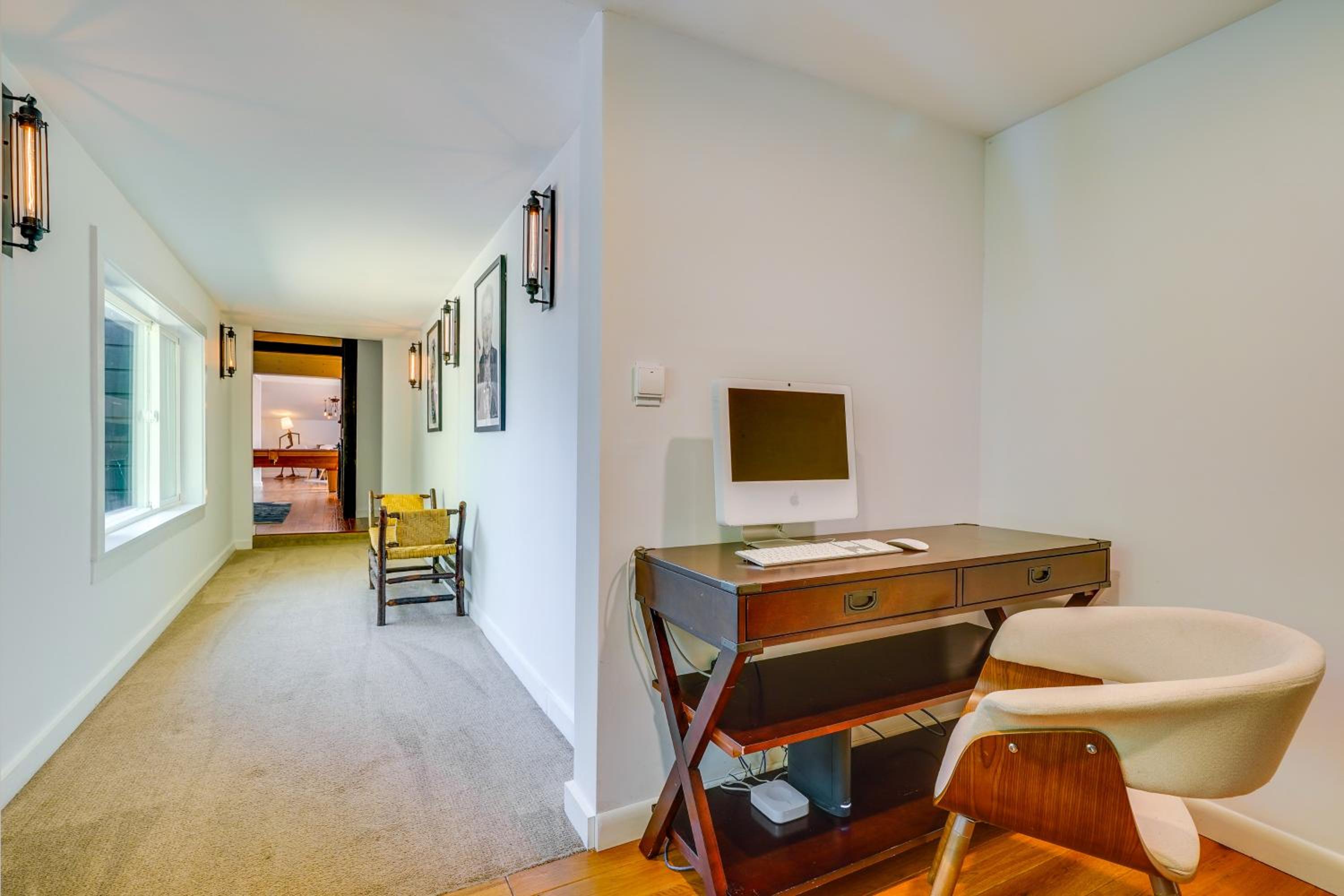 Luxe 5,000 Sq Ft Retreat 5 Mi to Stratton Resort