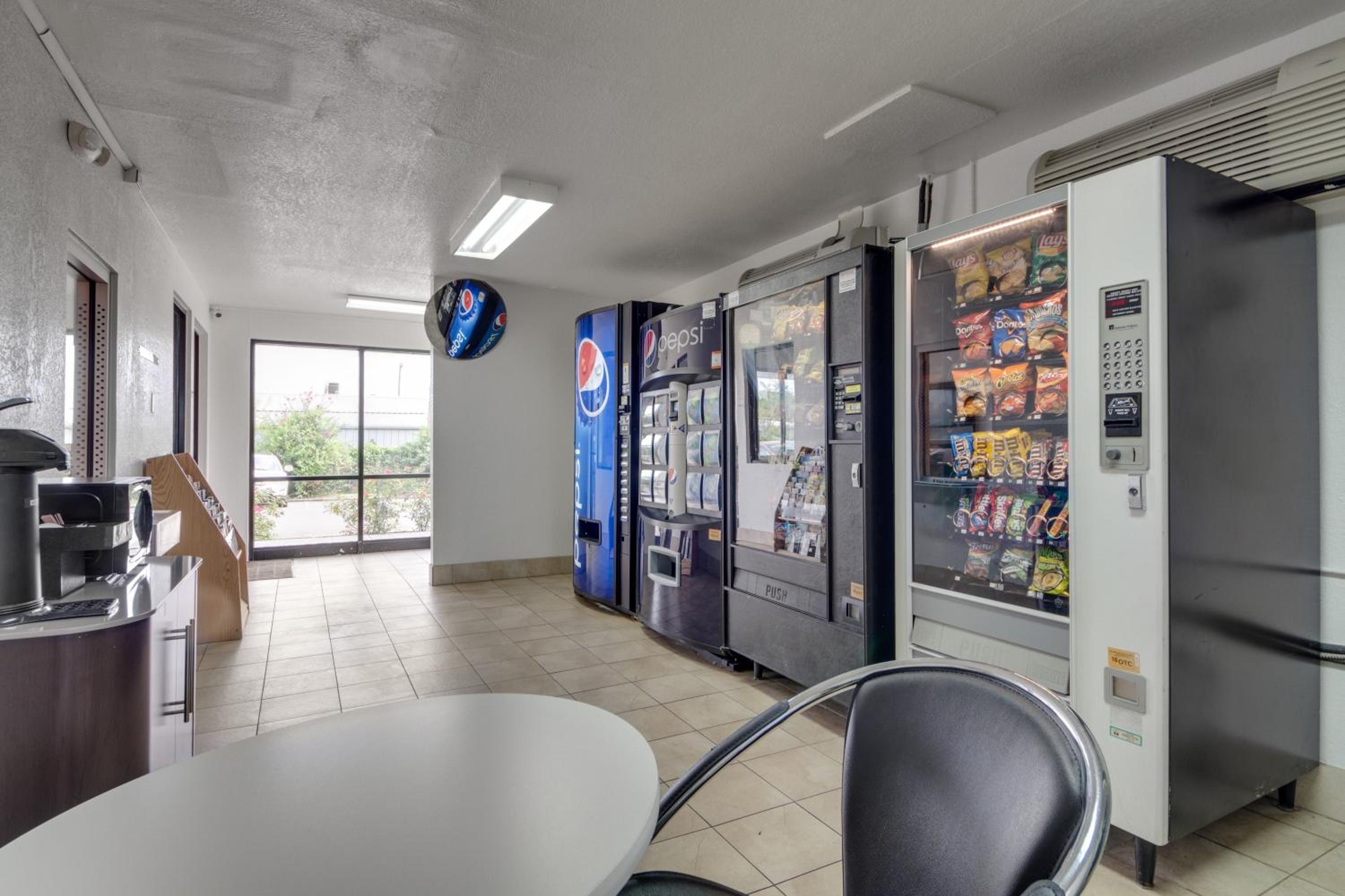 Muskogee Vacations - Avera Suites - Property Image 3