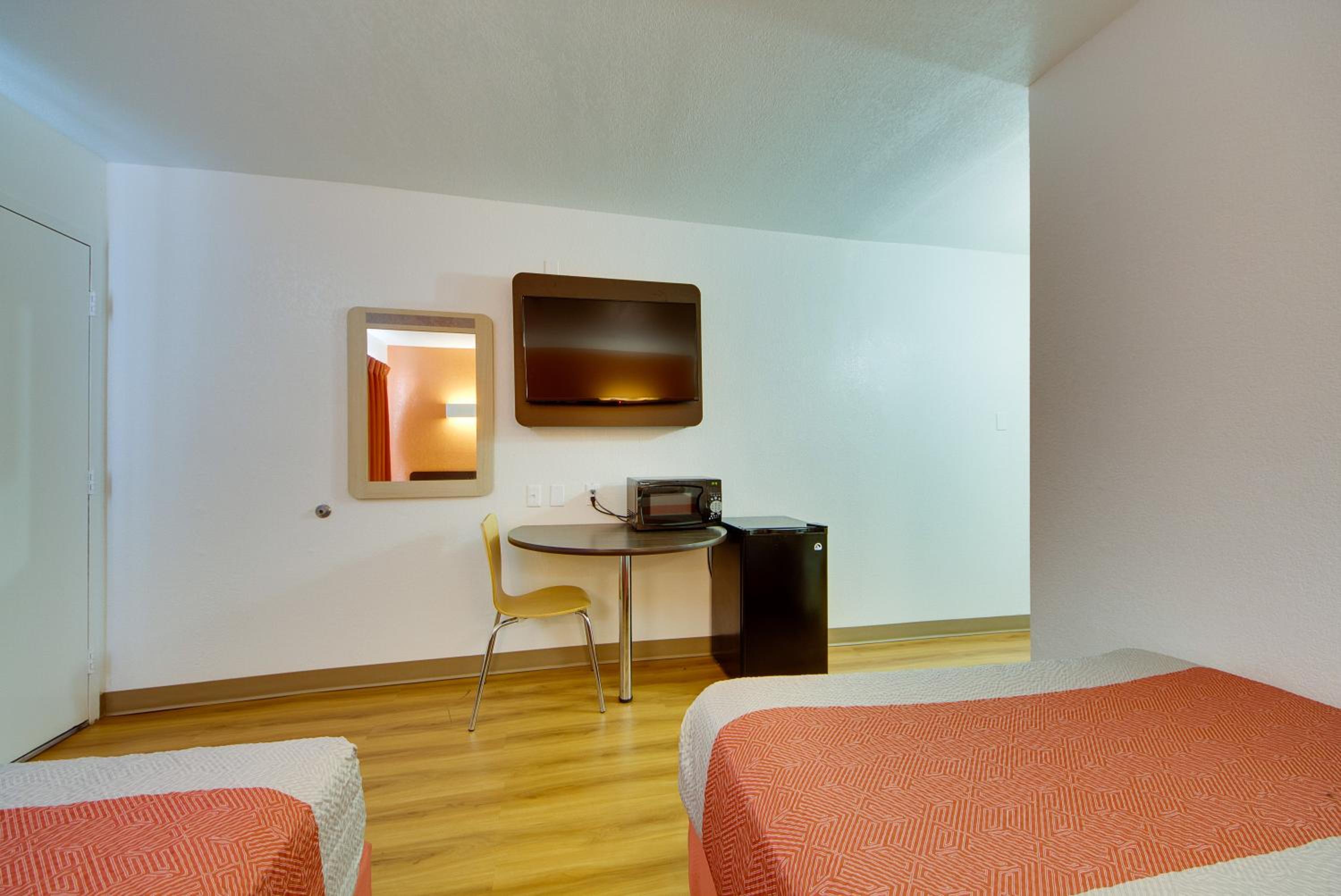 Muskogee Vacations - Avera Suites - Property Image 6