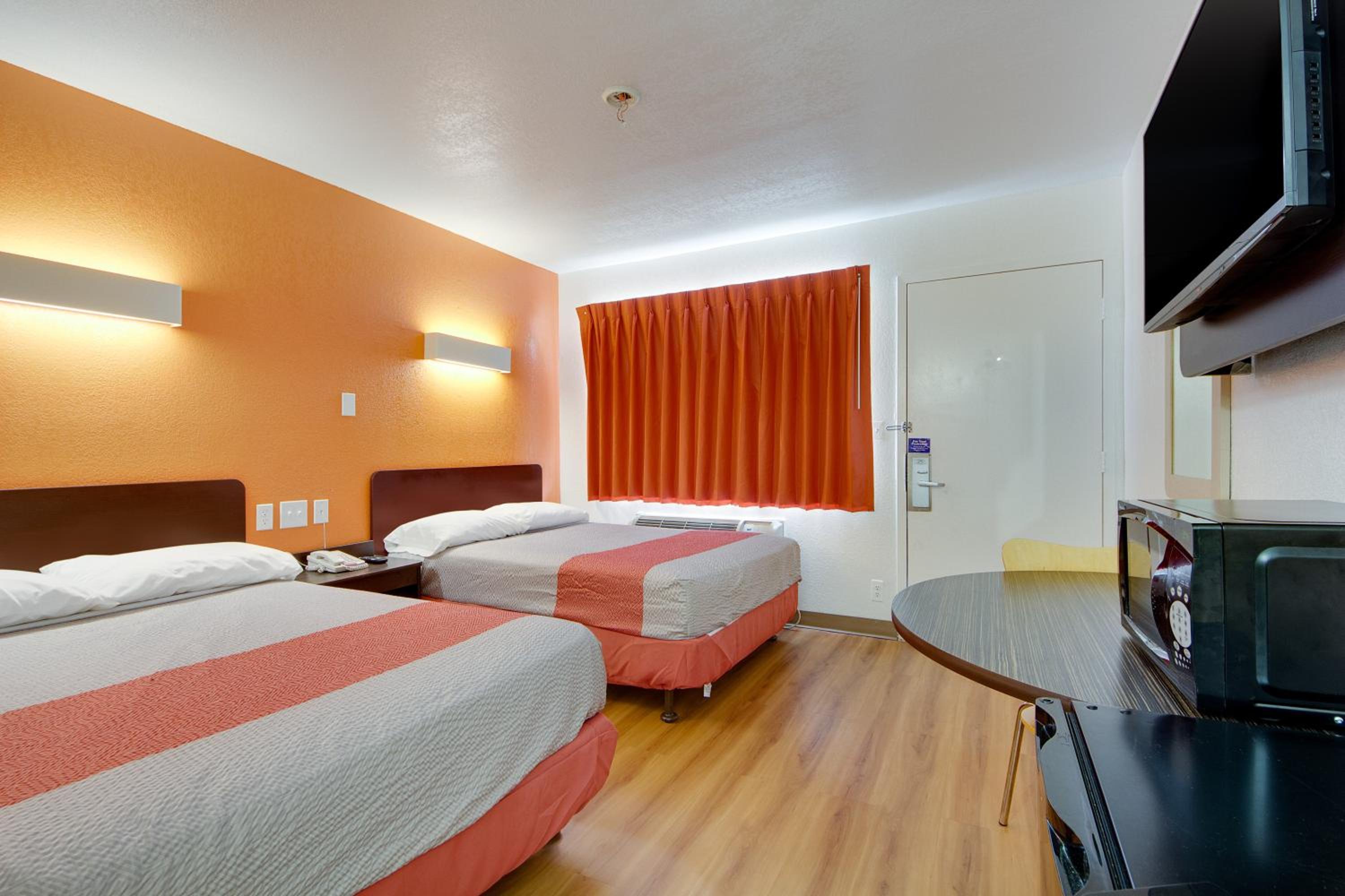 Muskogee Vacations - Avera Suites - Property Image 4