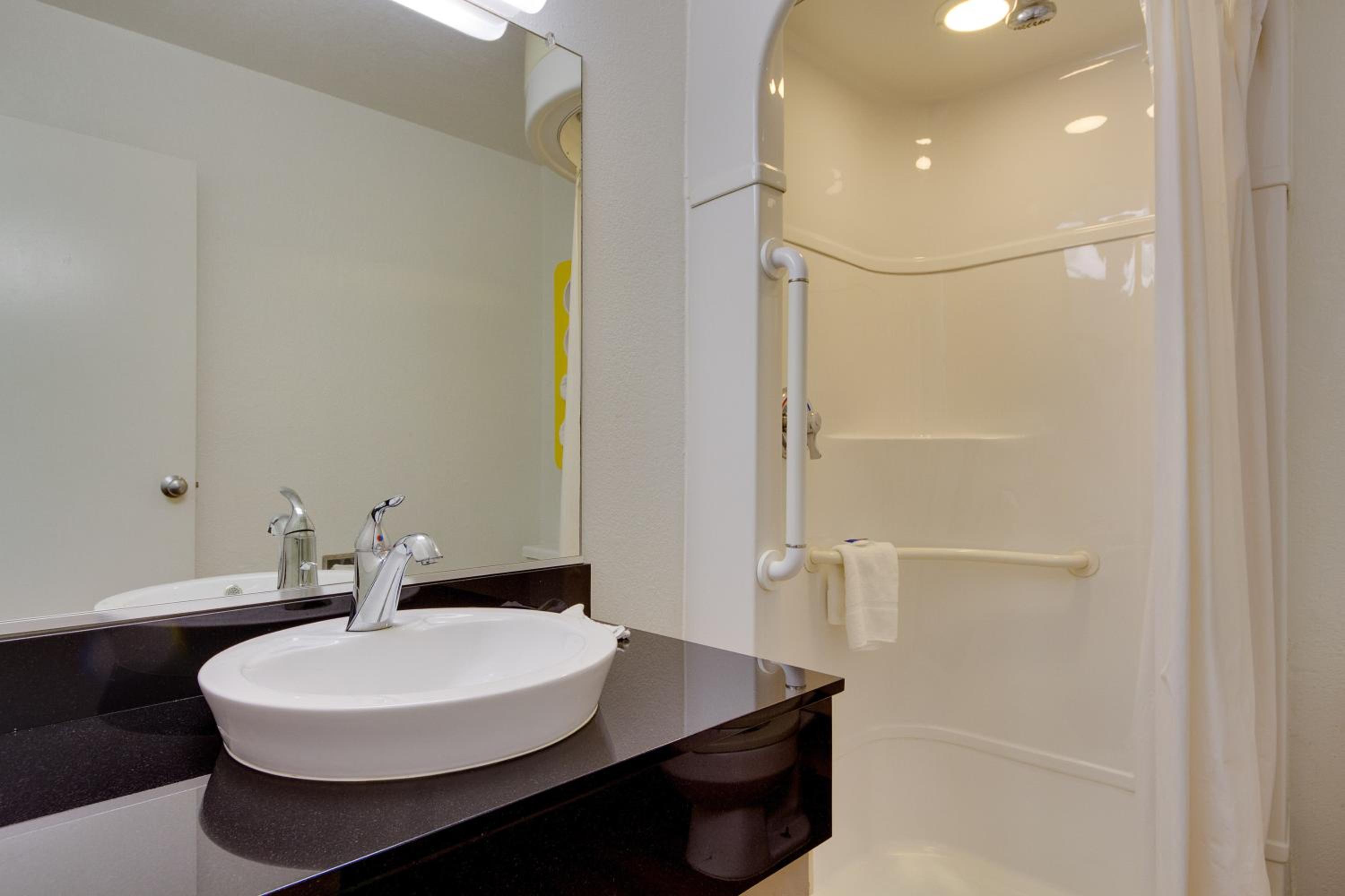Muskogee Vacations - Avera Suites - Property Image 10