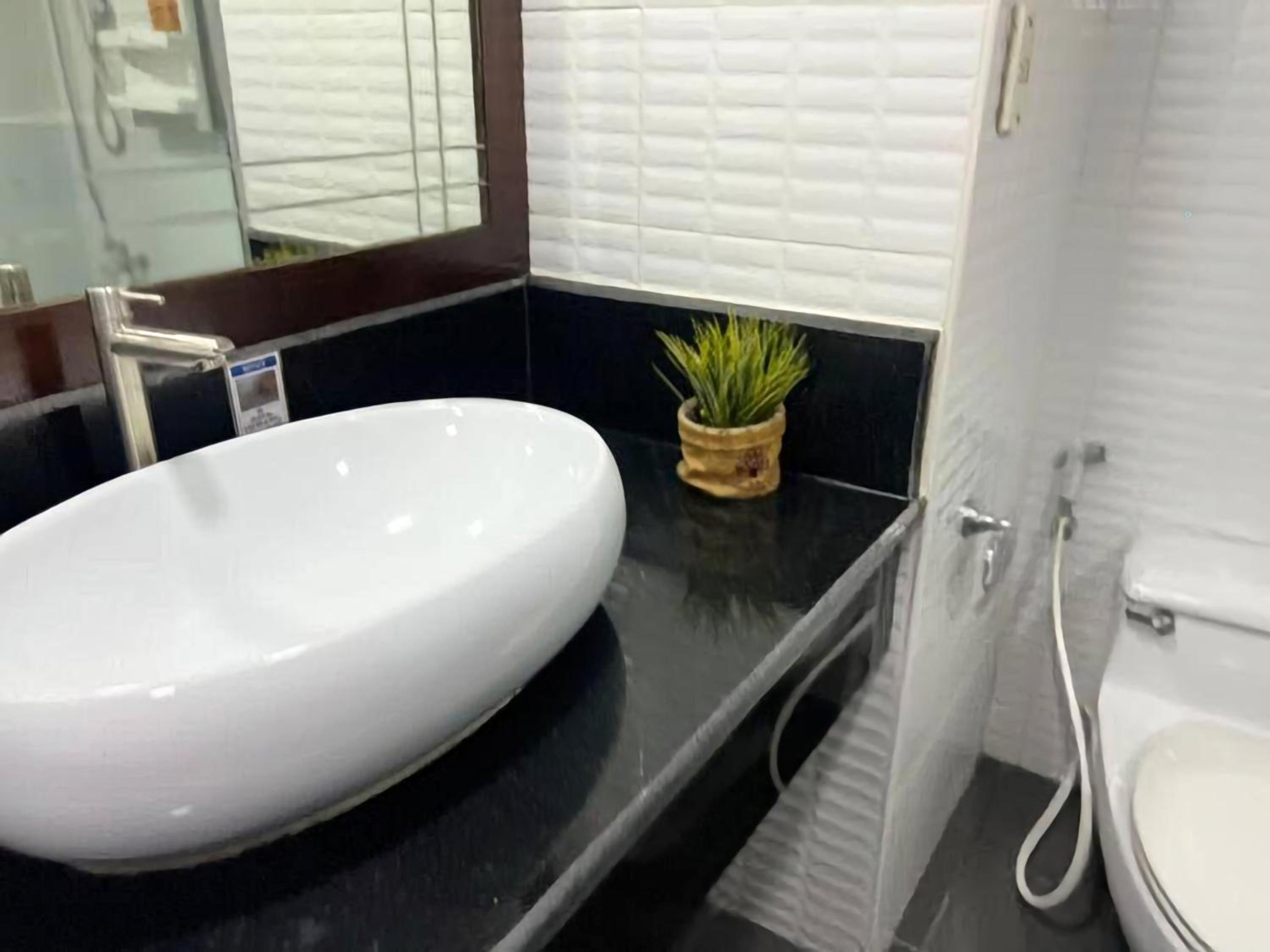 SelfCheckIn 1 BedRoom Omni Tower Bangkok center Near Ploenchit Asoke Sukhumvit BTS Night Club Pool&Gym