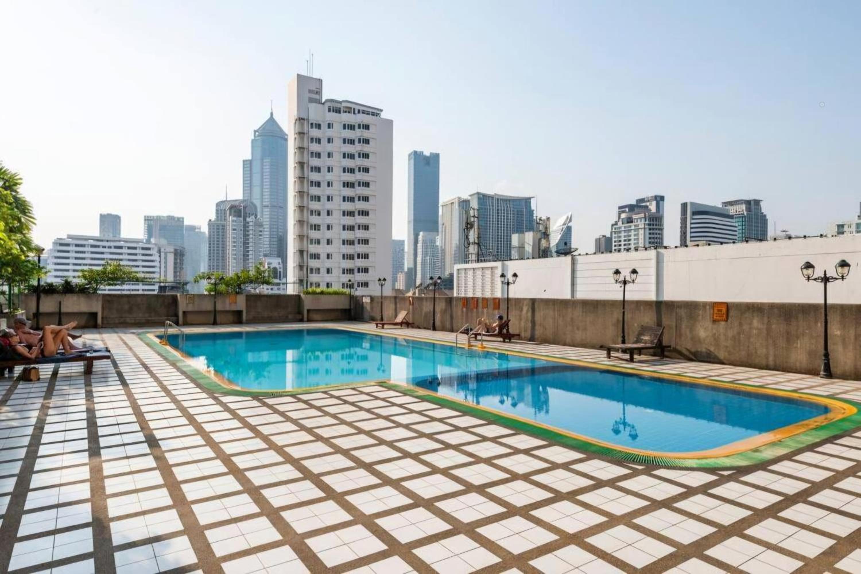 SelfCheckIn 1 BedRoom Omni Tower Bangkok center Near Ploenchit Asoke Sukhumvit BTS Night Club Pool&Gym