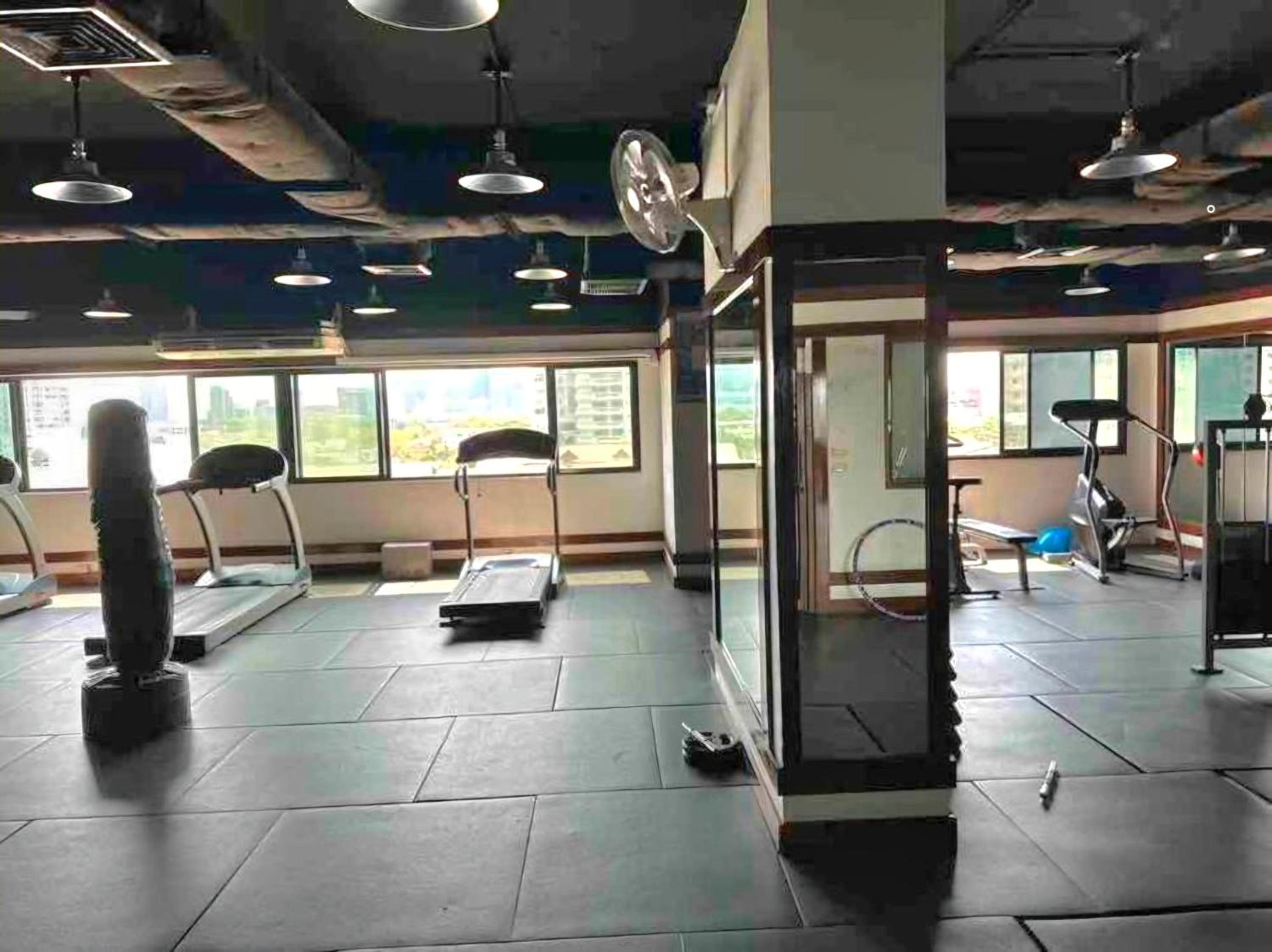 SelfCheckIn 1 BedRoom Omni Tower Bangkok center Near Ploenchit Asoke Sukhumvit BTS Night Club Pool&Gym