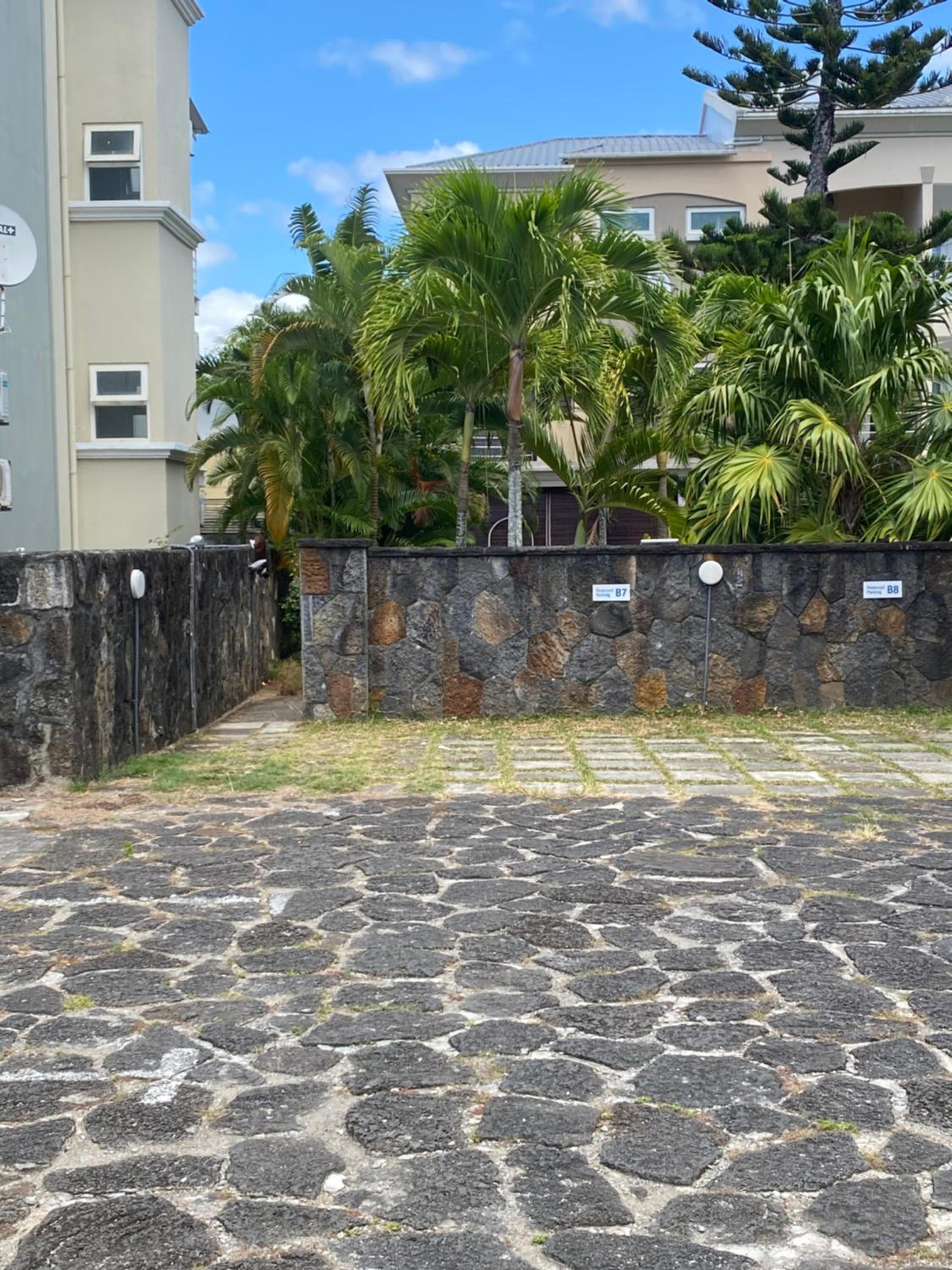 Waterside Complex - Beachfront Villa in Grand Baie