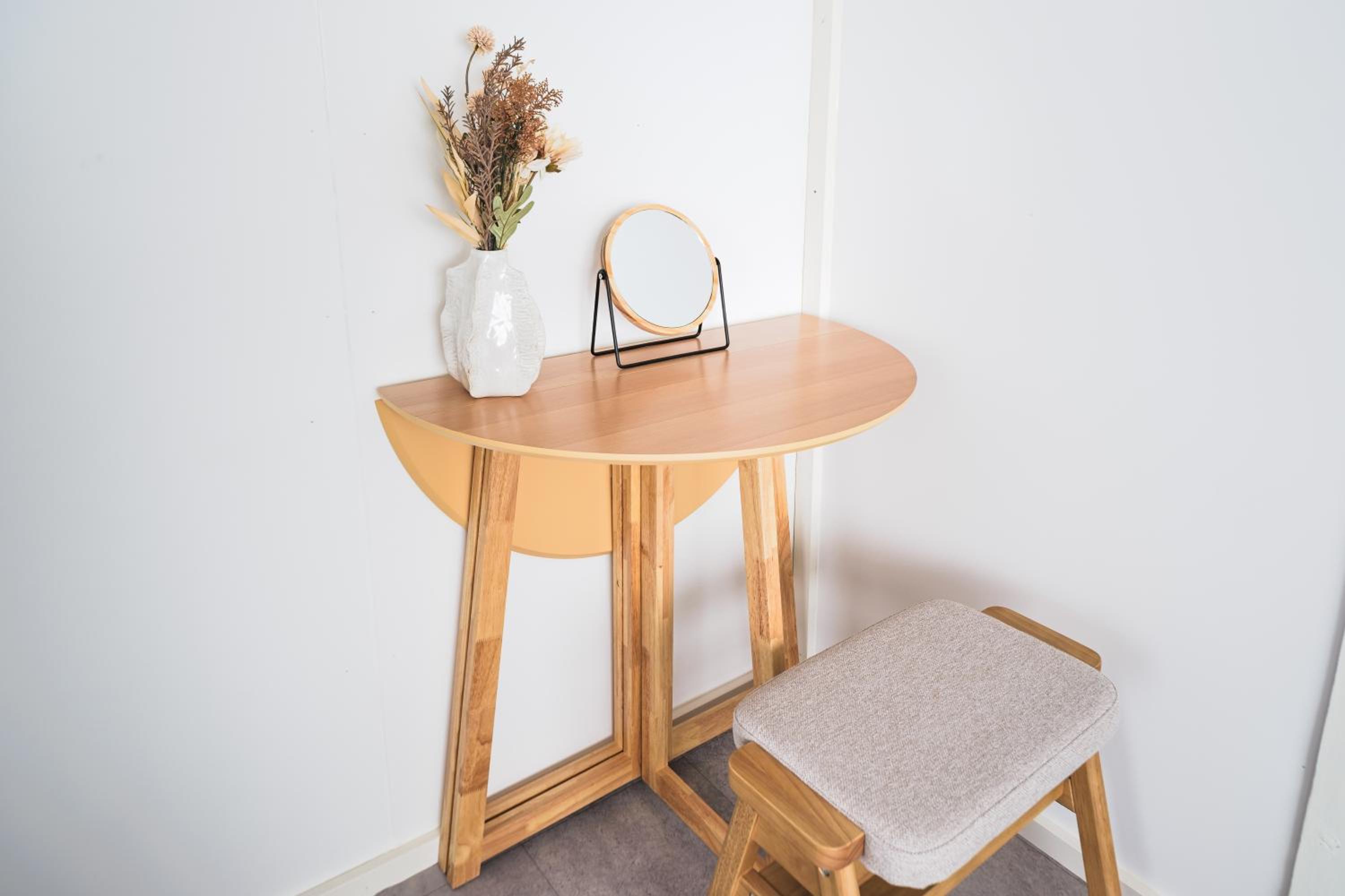 Comfy Stay Tokiwadai 2minute walk from Tokiwadai Station Ikebukuro 9min Shinjuku 14min Shibuya 18min Max 4guests Many restaurants nearby hot spring Shrine