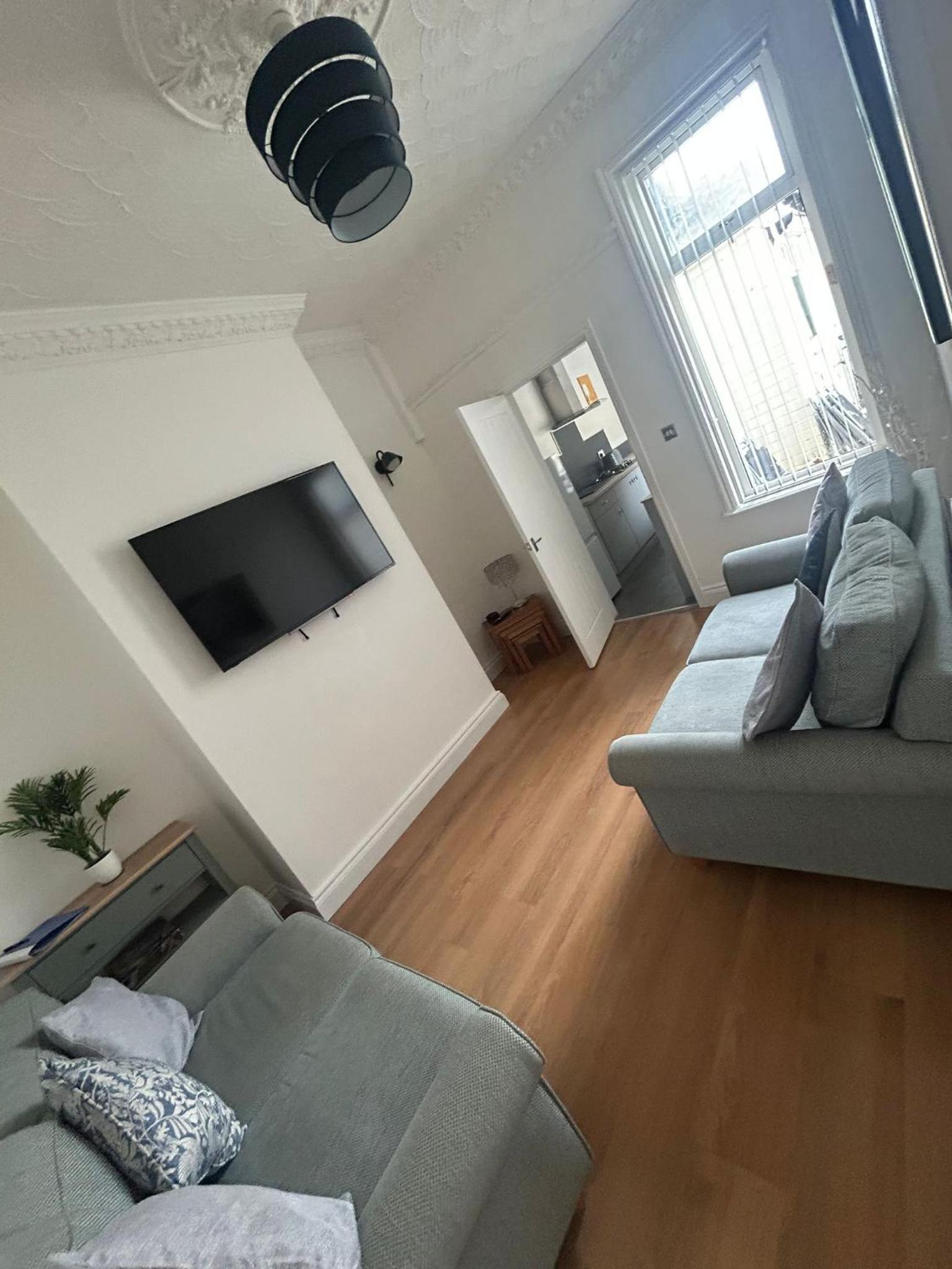 Book Me! Prime 2 BED House sleeps 6 Contractors