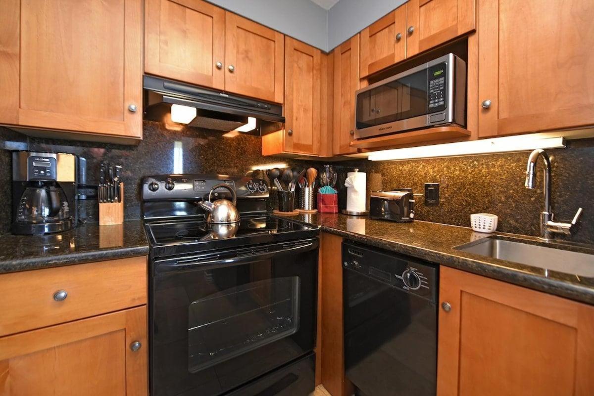 Paki Maui 207 · PM 207 BeachFront 1BD w Ocean View