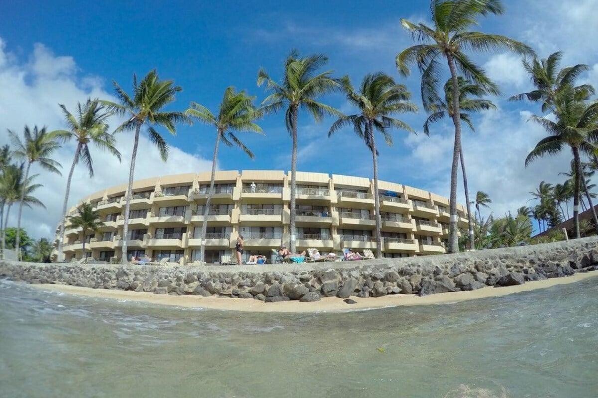 Paki Maui 207 · PM 207 BeachFront 1BD w Ocean View
