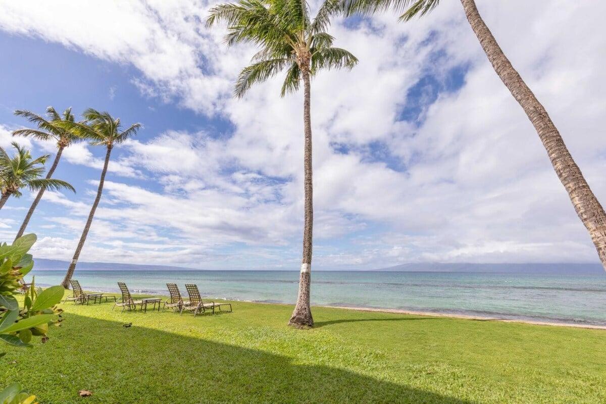 Paki Maui 207 · PM 207 BeachFront 1BD w Ocean View