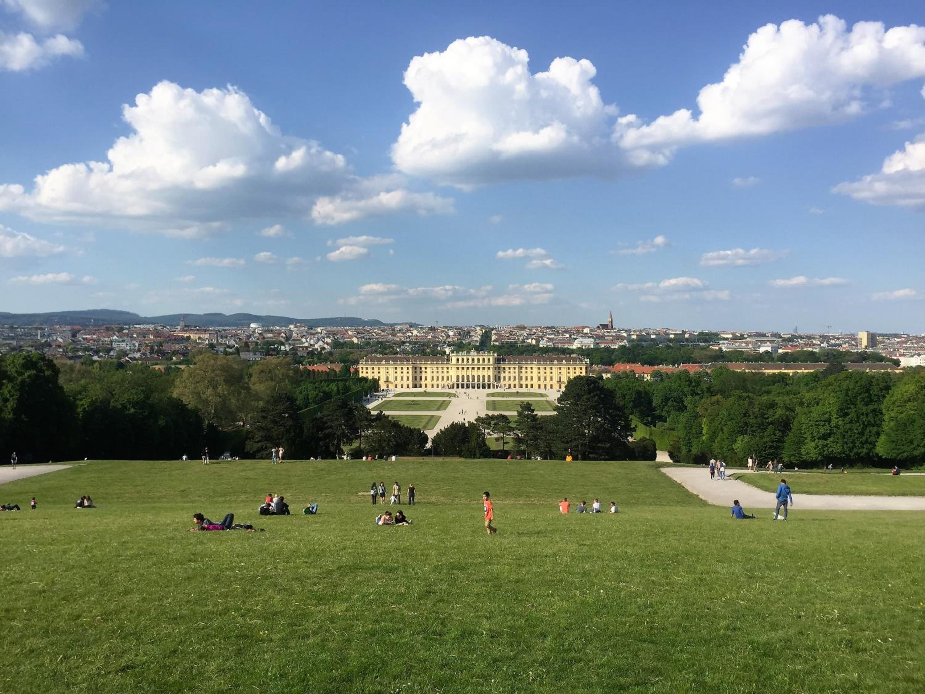 3 rooms Sunny Apartments-Schoenbrunn, 100m2 with balcony