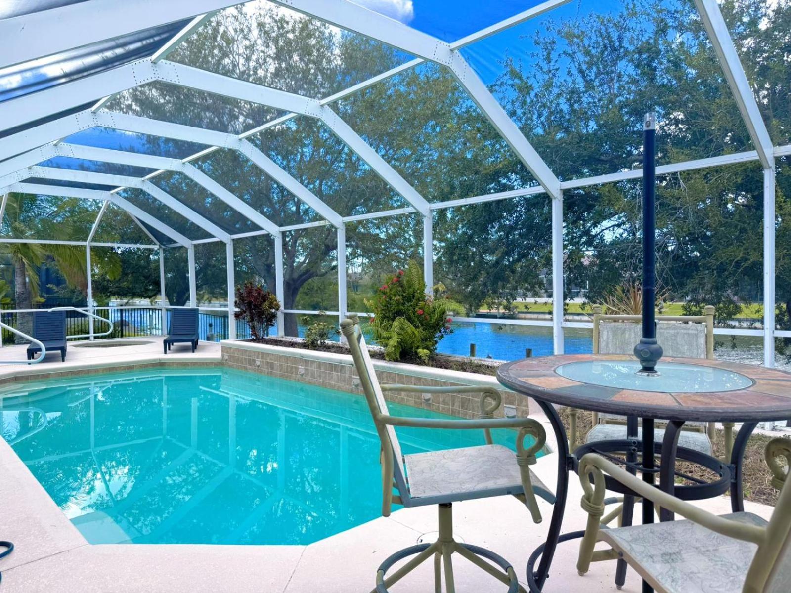 Waterfront VILLA with SPA&heated Pool, sunset view, Family&Pets Friendly