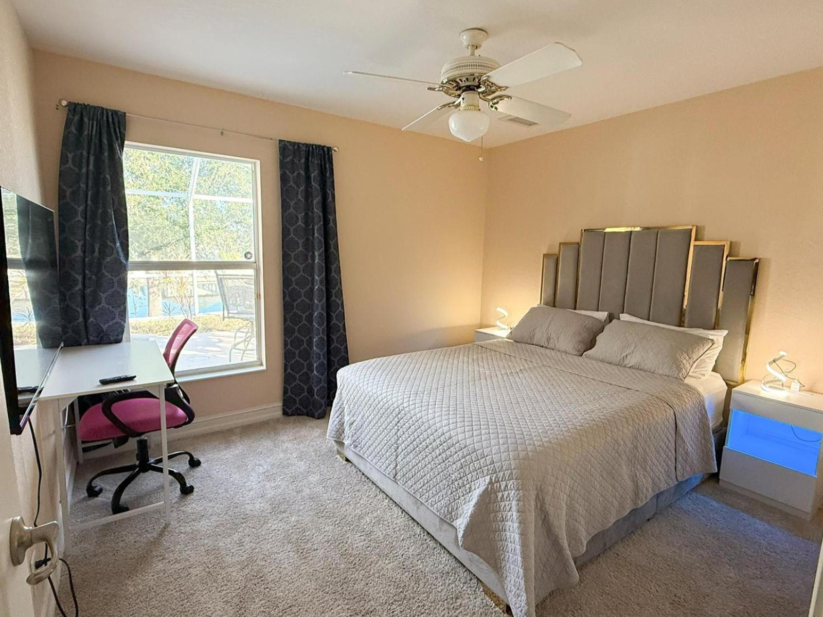 Waterfront VILLA with SPA&heated Pool, sunset view, Family&Pets Friendly
