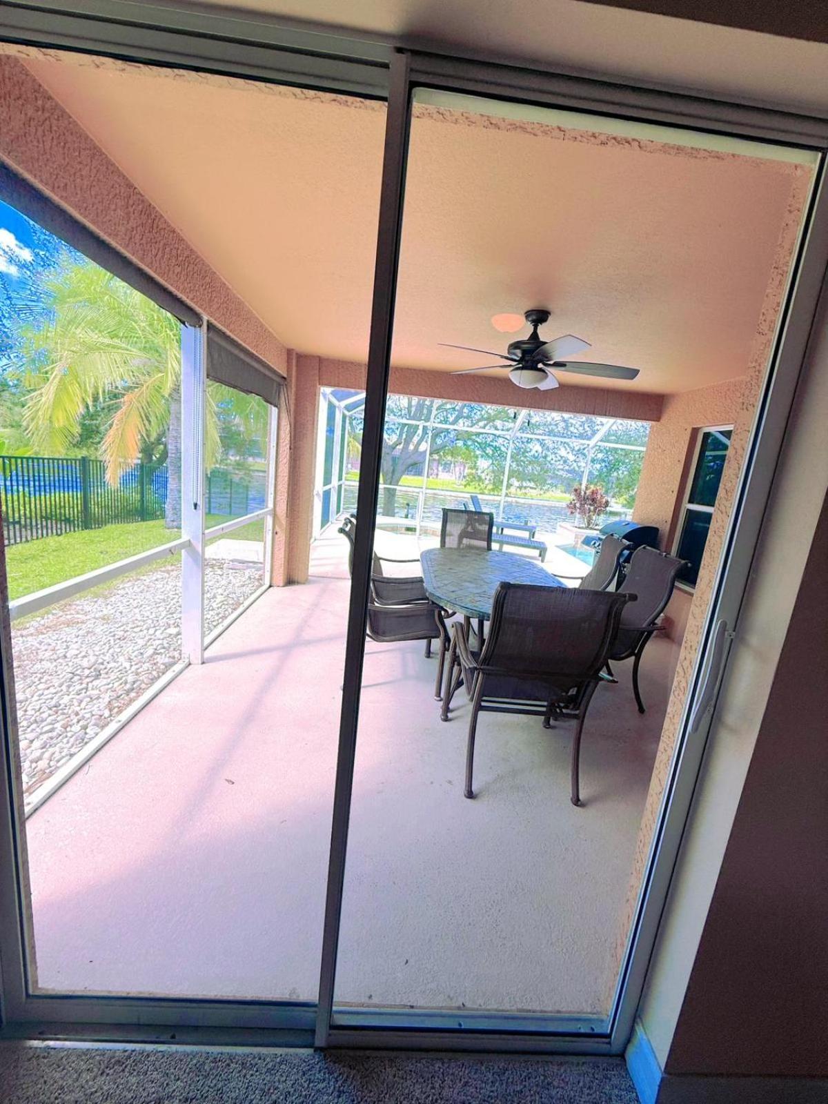 Waterfront VILLA with SPA&heated Pool, sunset view, Family&Pets Friendly