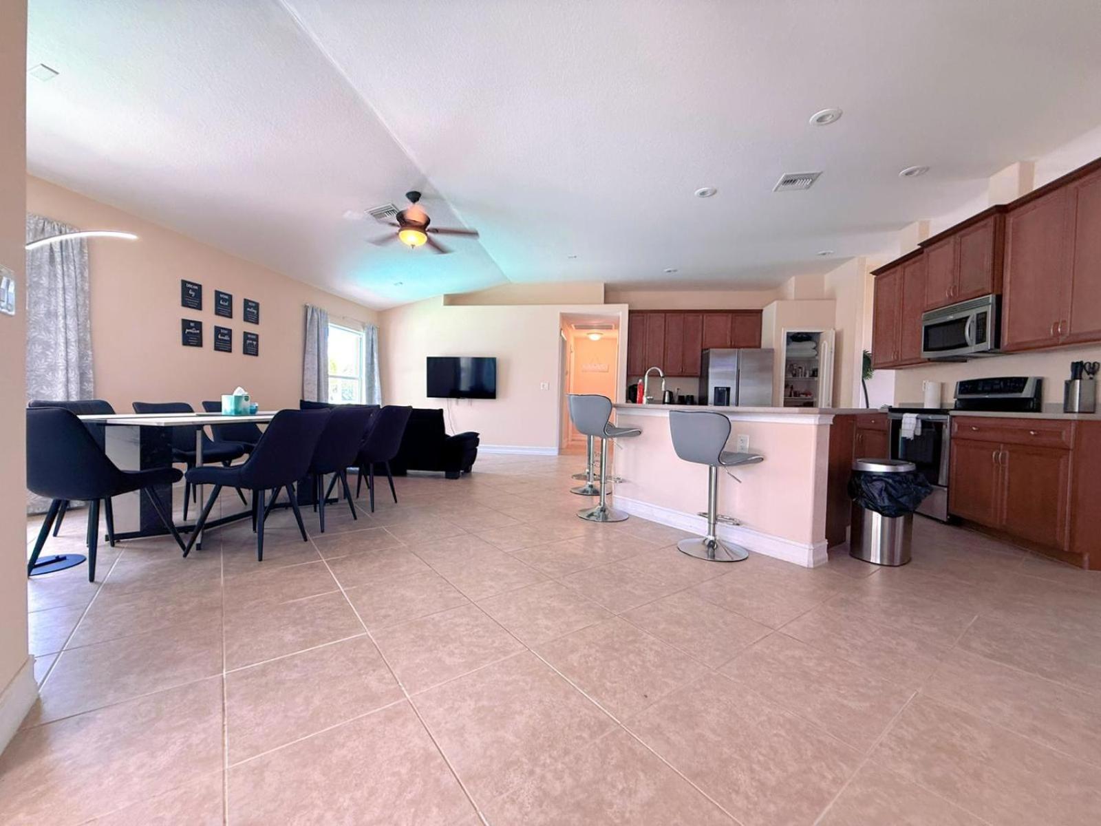 Waterfront VILLA with SPA&heated Pool, sunset view, Family&Pets Friendly