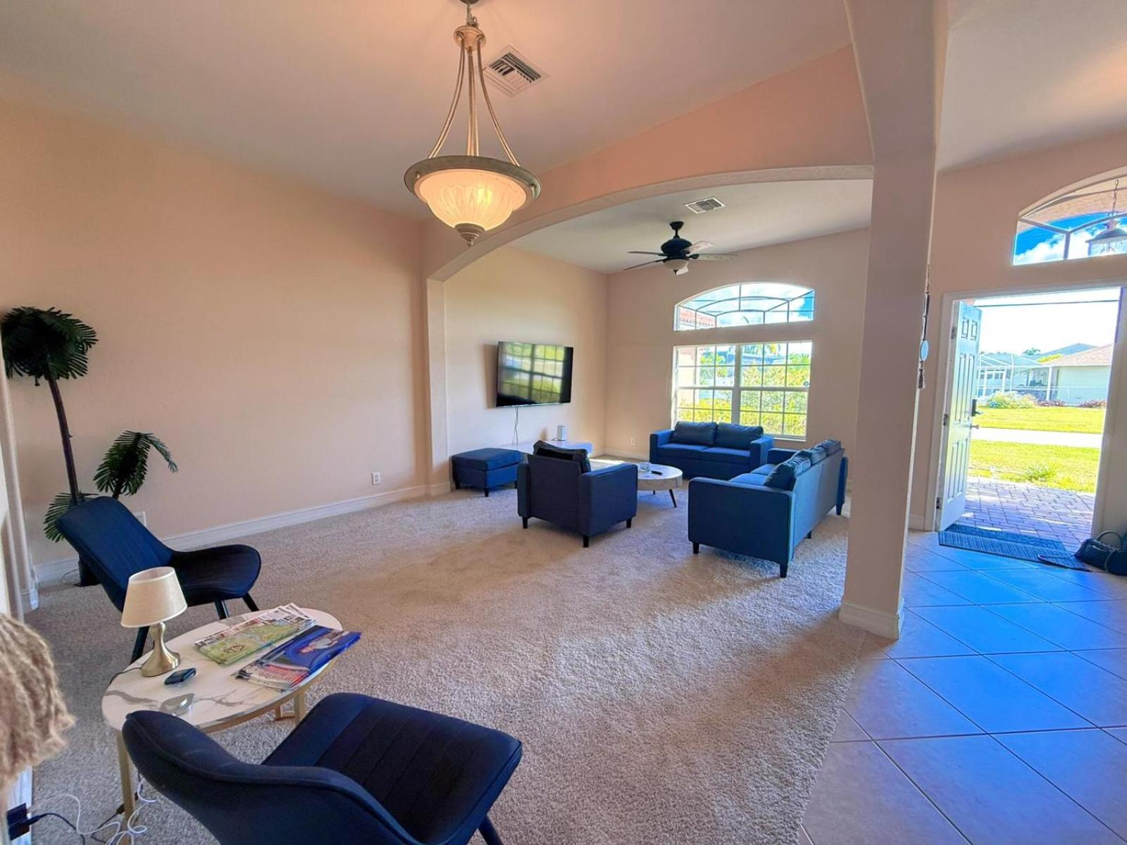 Waterfront VILLA with SPA&heated Pool, sunset view, Family&Pets Friendly