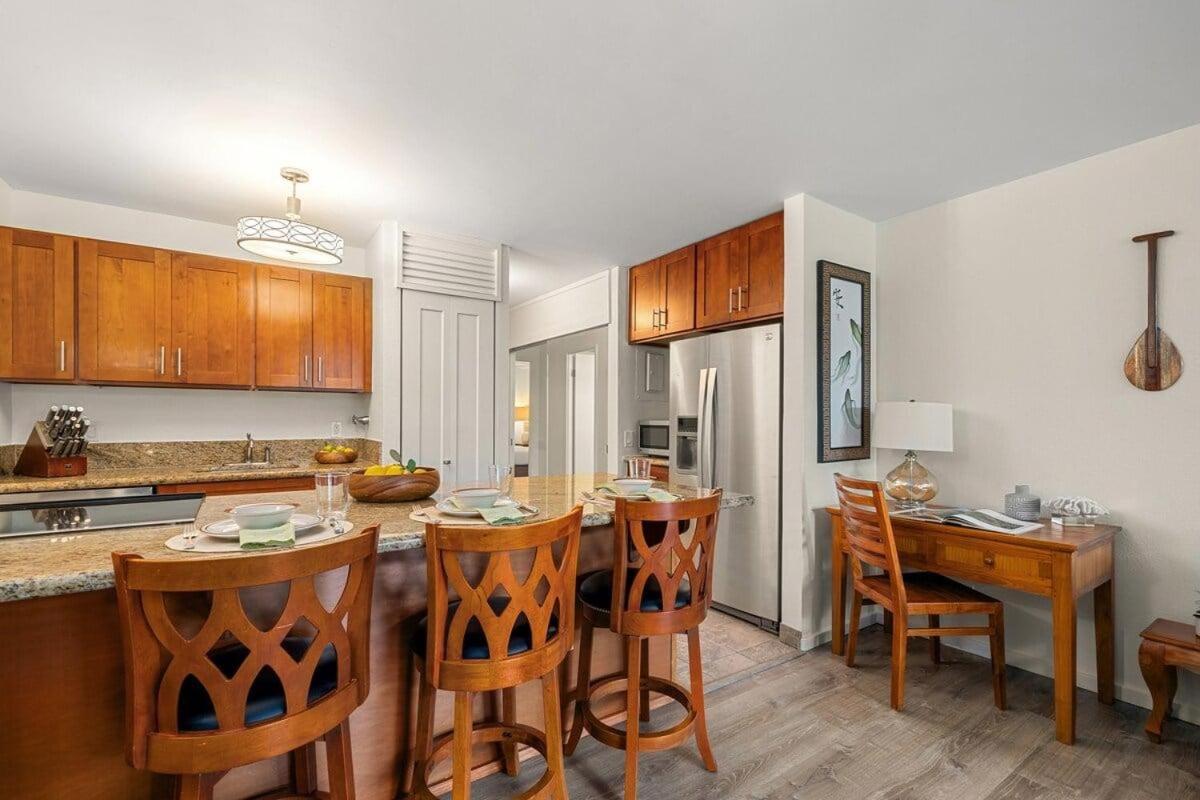 Maui Vista 1106 · MV 1106 Updated 1BD Condo Steps from Beach Poo