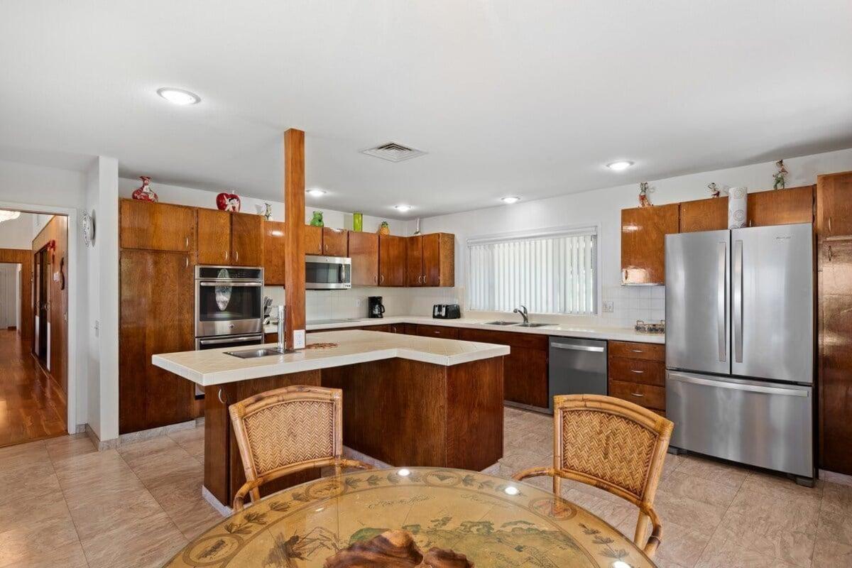 Hale Kalapu · Large Home 180° Ocean Views Walk2Beach Hale Kalapu