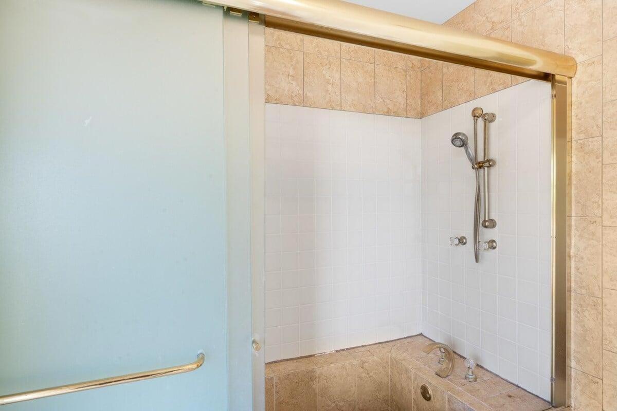 Hale Kalapu · Large Home 180° Ocean Views Walk2Beach Hale Kalapu