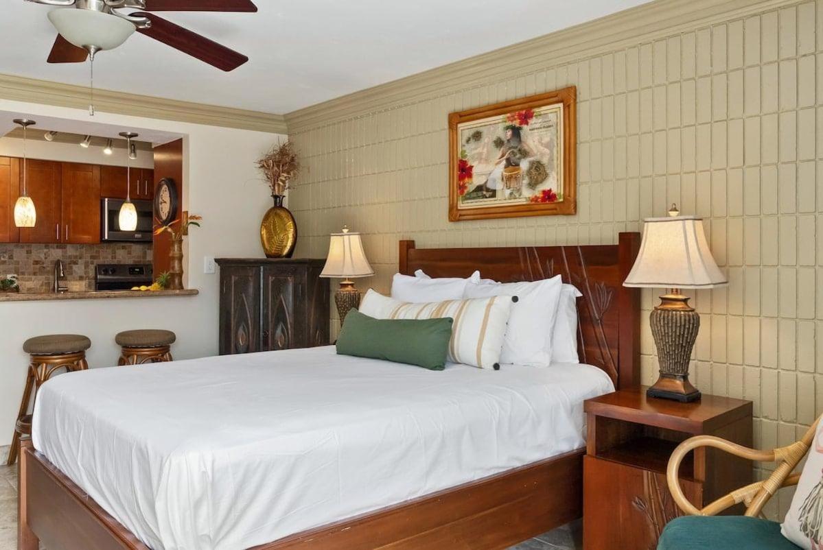 Lahaina Shores 512 · LS 512 Getaway Studio by the Beach Pool Hot