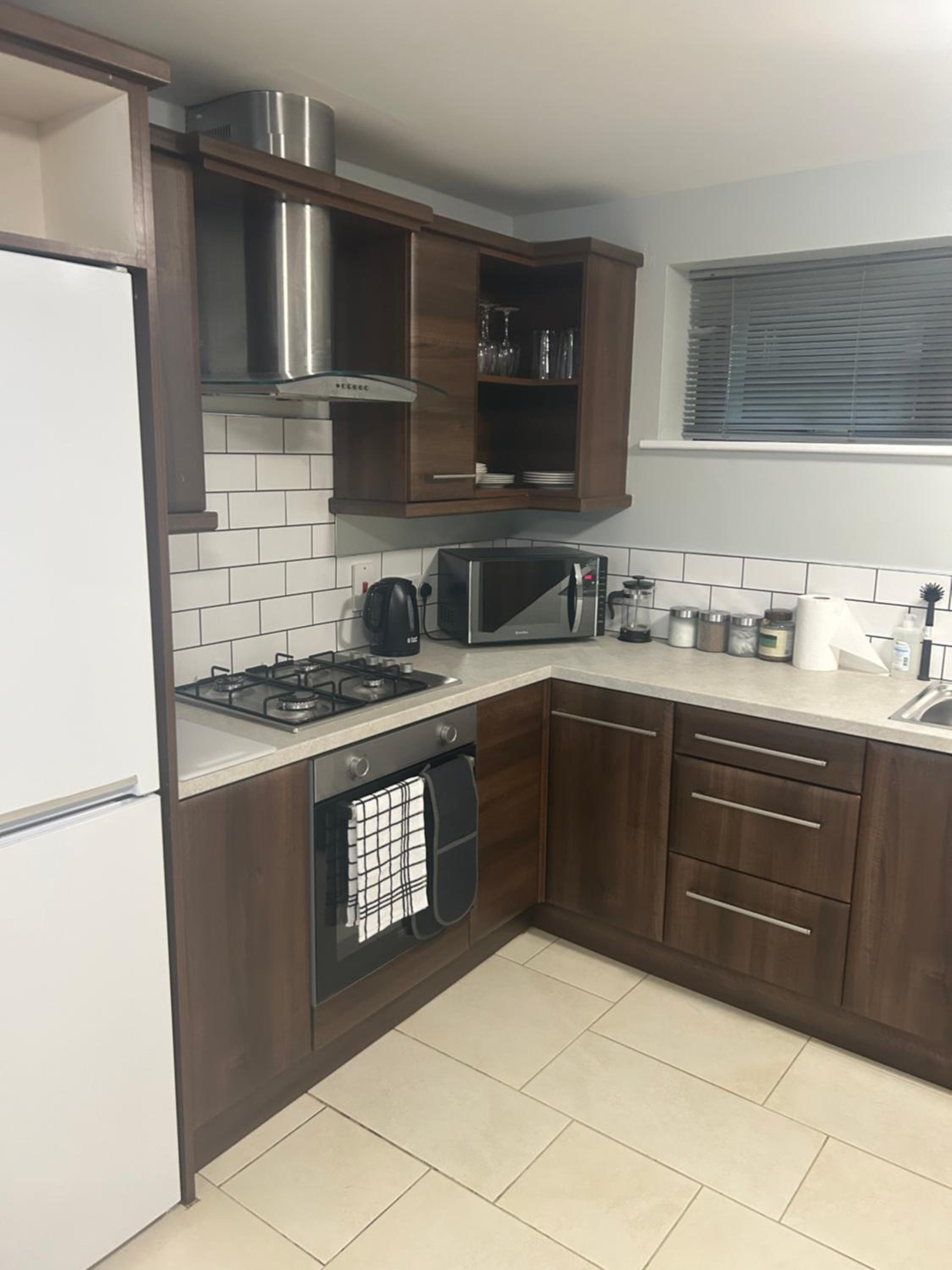 New 4 stars Large prime city center 2 bed 2 bath duplex apartment with free secure parking