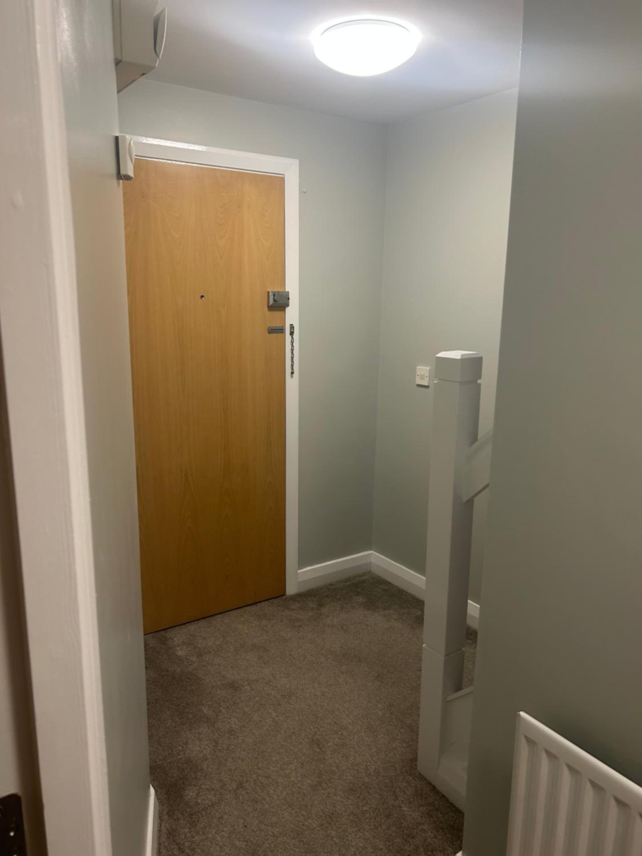 New 4 stars Large prime city center 2 bed 2 bath duplex apartment with free secure parking