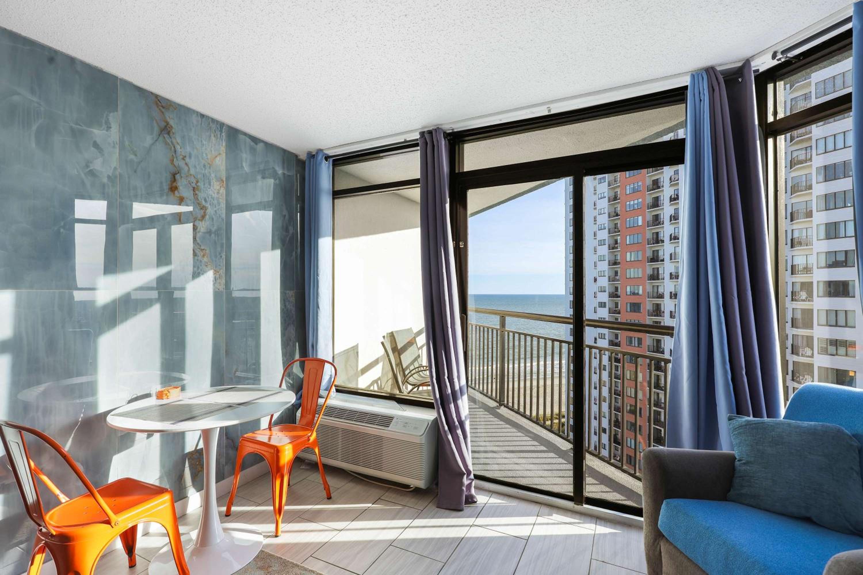 Sunset Dreams by StayMareni - Ocean Views and 2 Balconies Suite