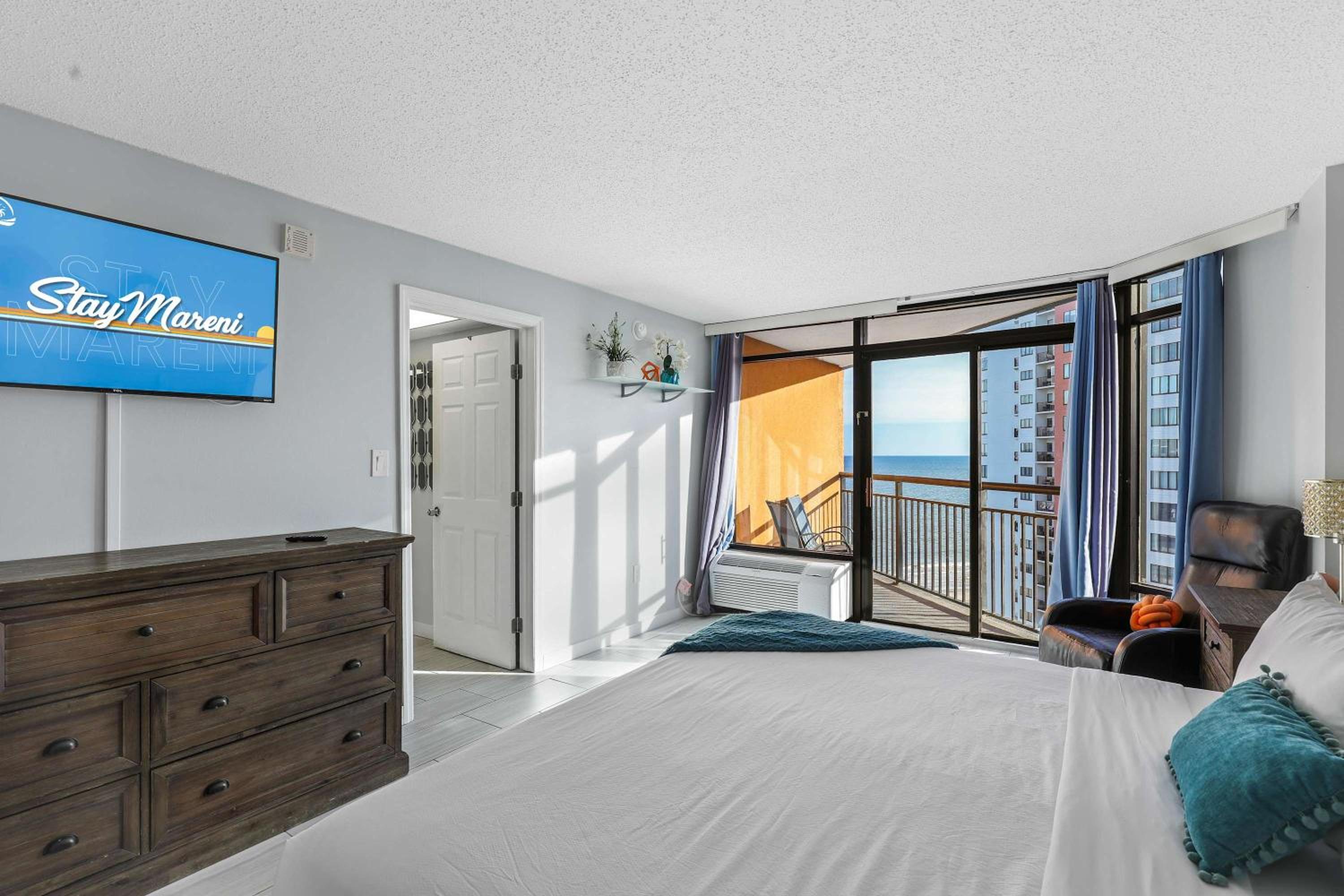 Sunset Dreams by StayMareni - Ocean Views and 2 Balconies Suite