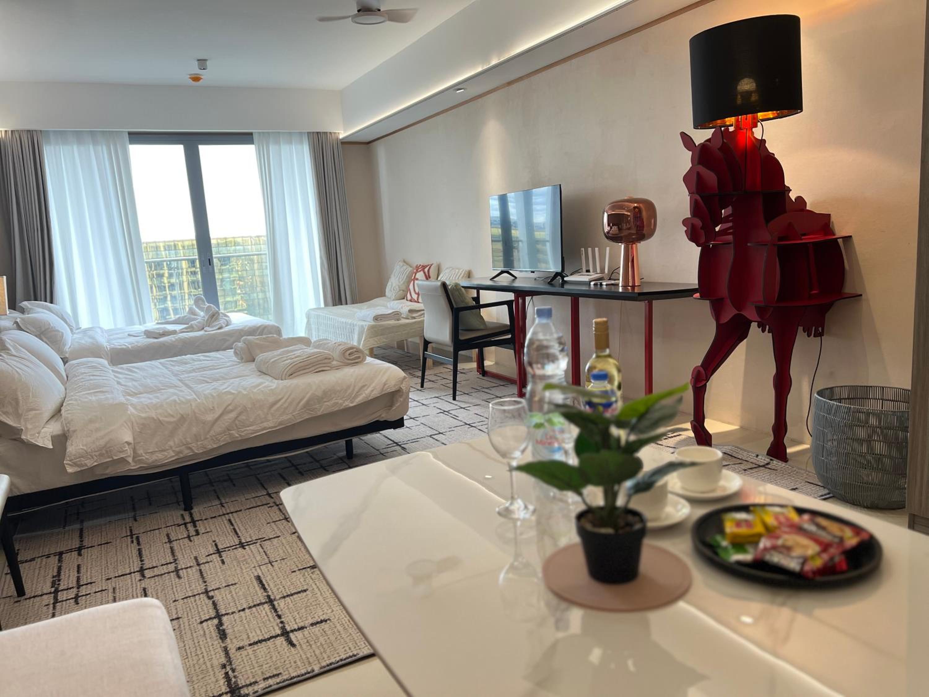 Modern Boutique Spacious Apartment Near Airport OKADA SOLAIRE MOA